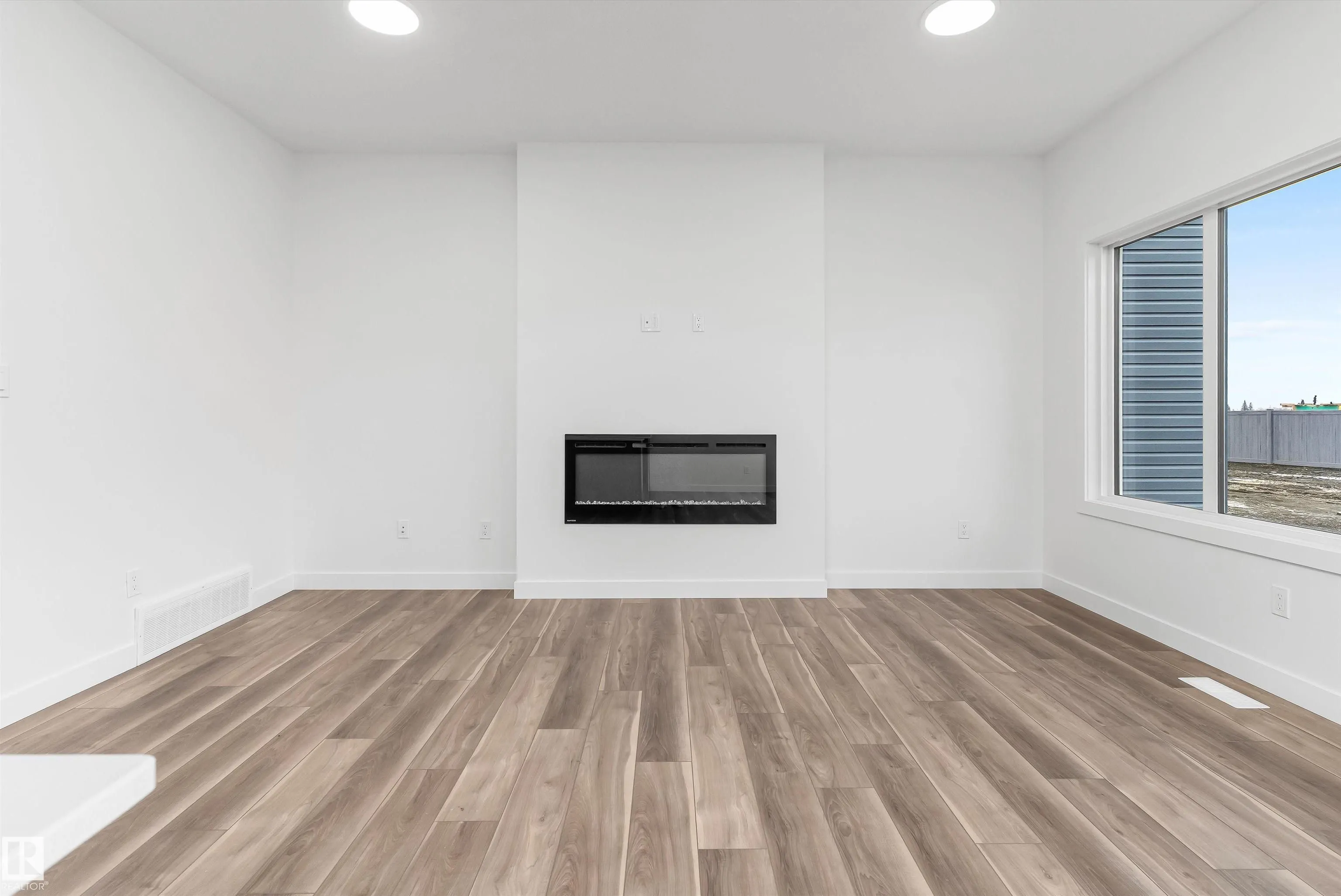 54 EMERSON Landing