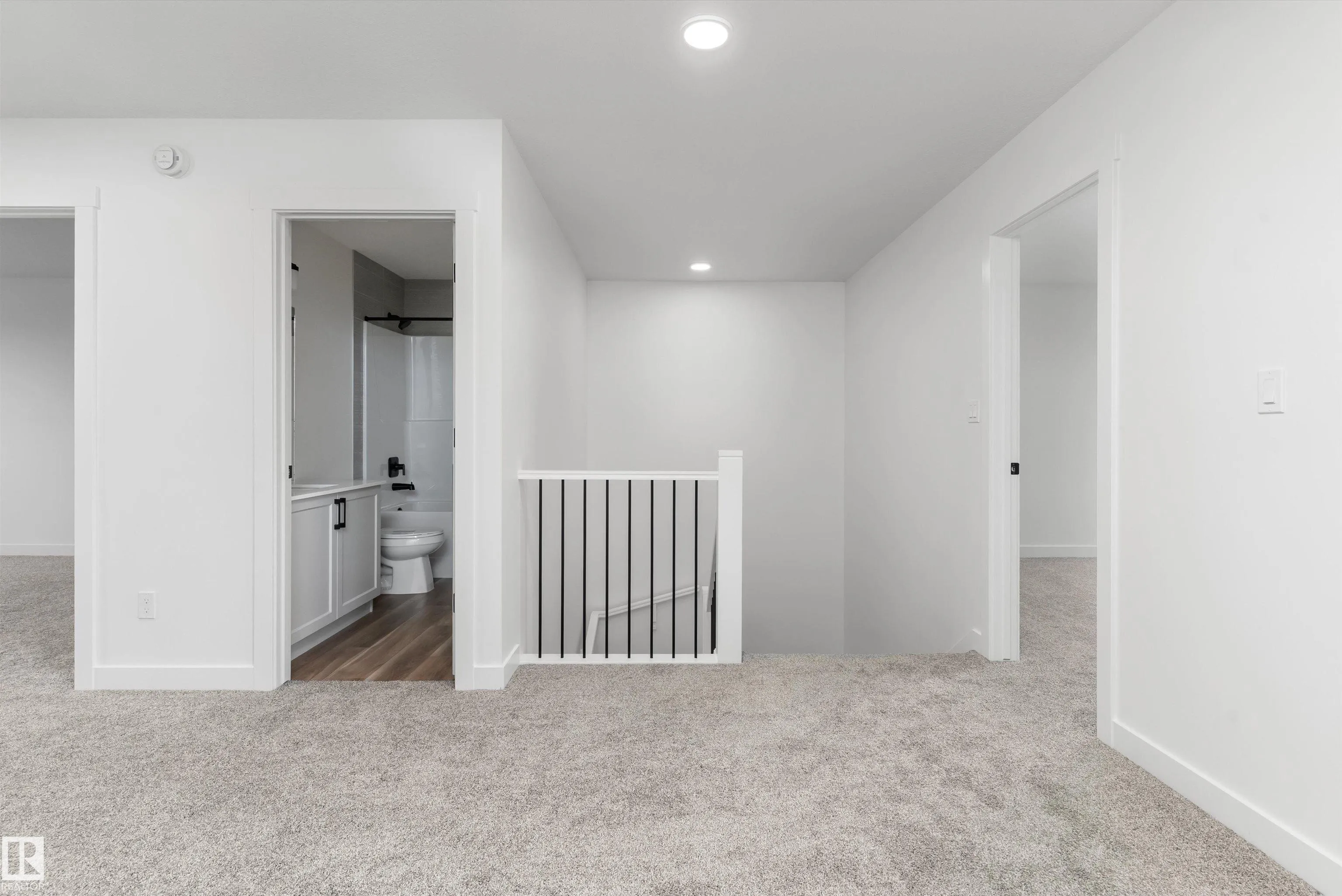 54 EMERSON Landing