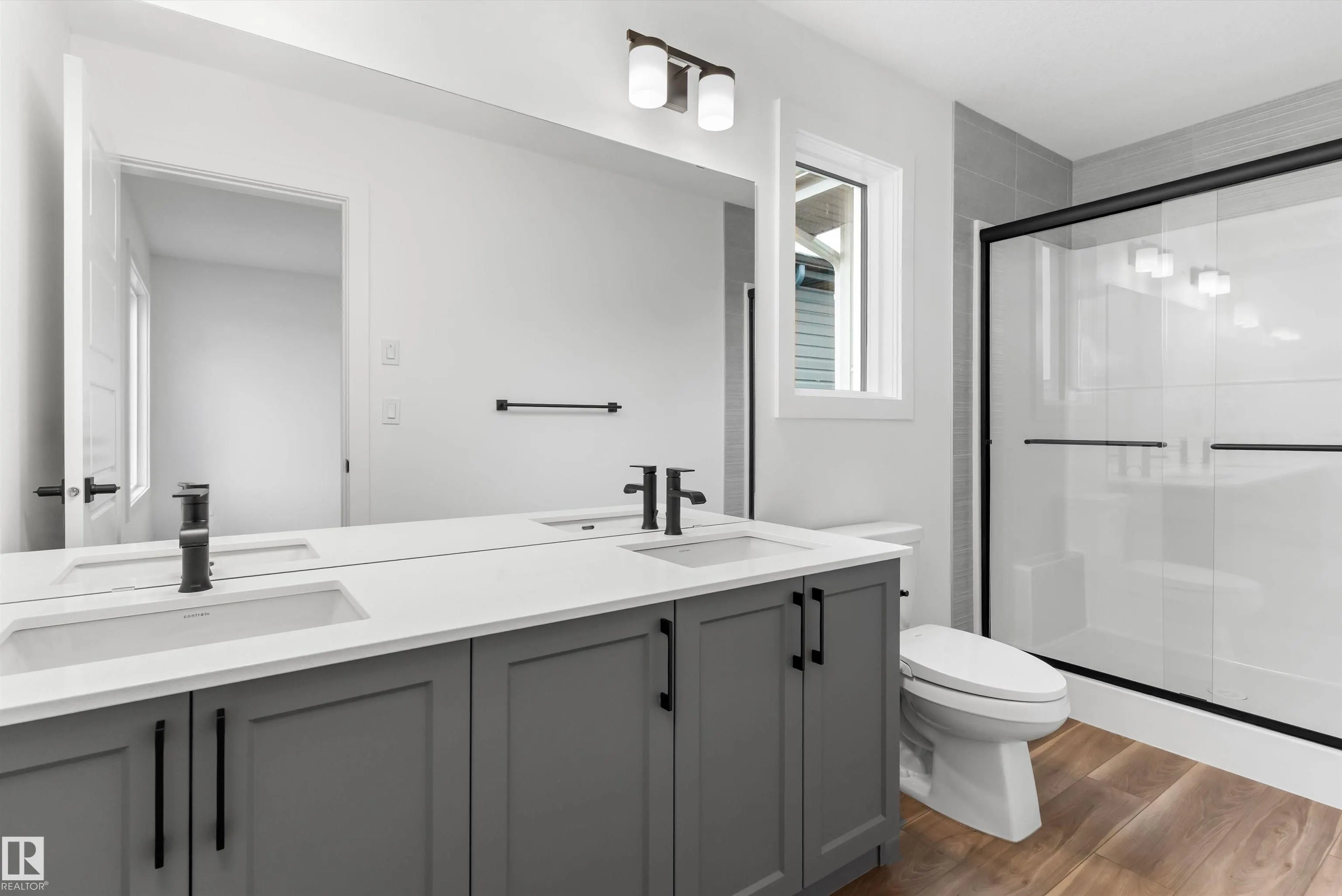 54 EMERSON Landing