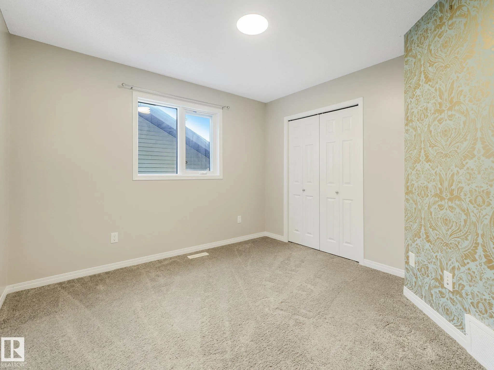 1735 CHAPMAN Way