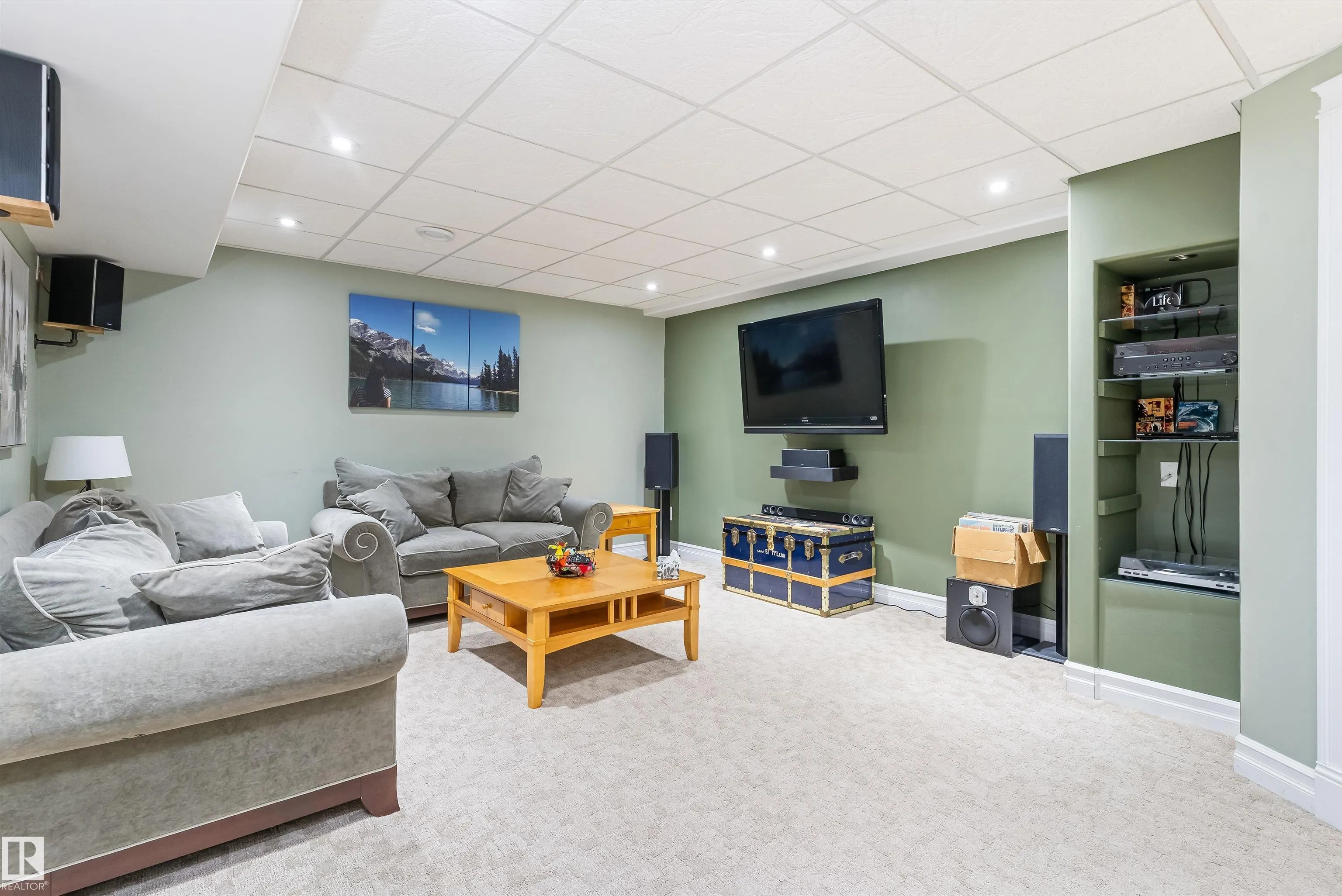 484 FOXTAIL Court