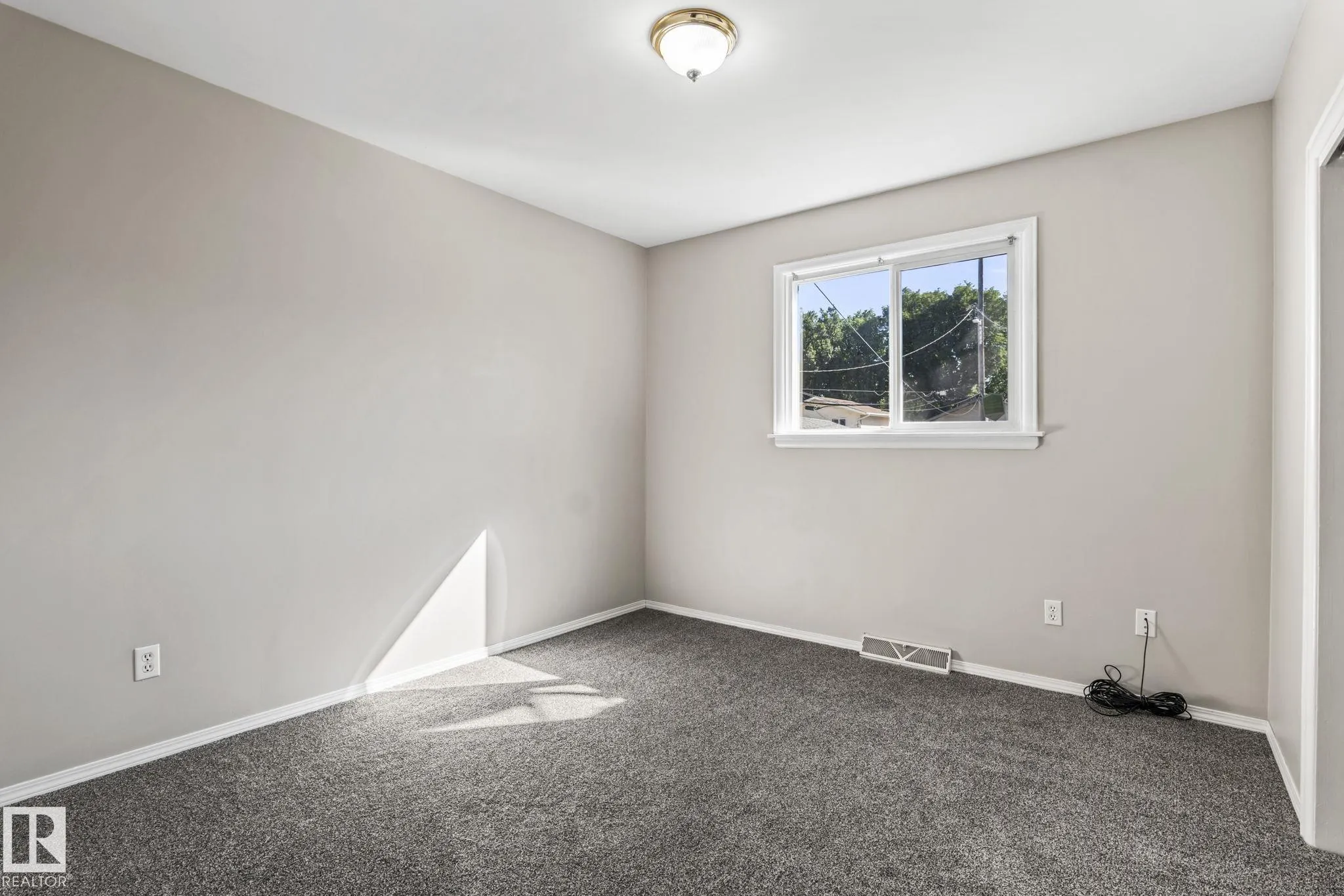 11811 70 Street