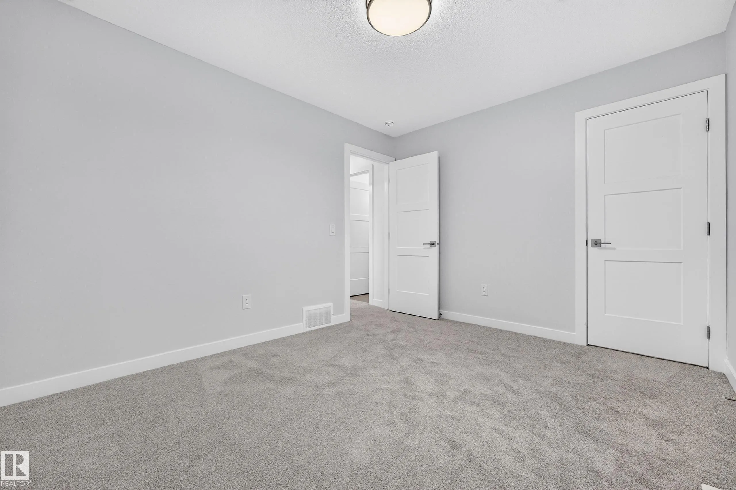 5604 105 Avenue