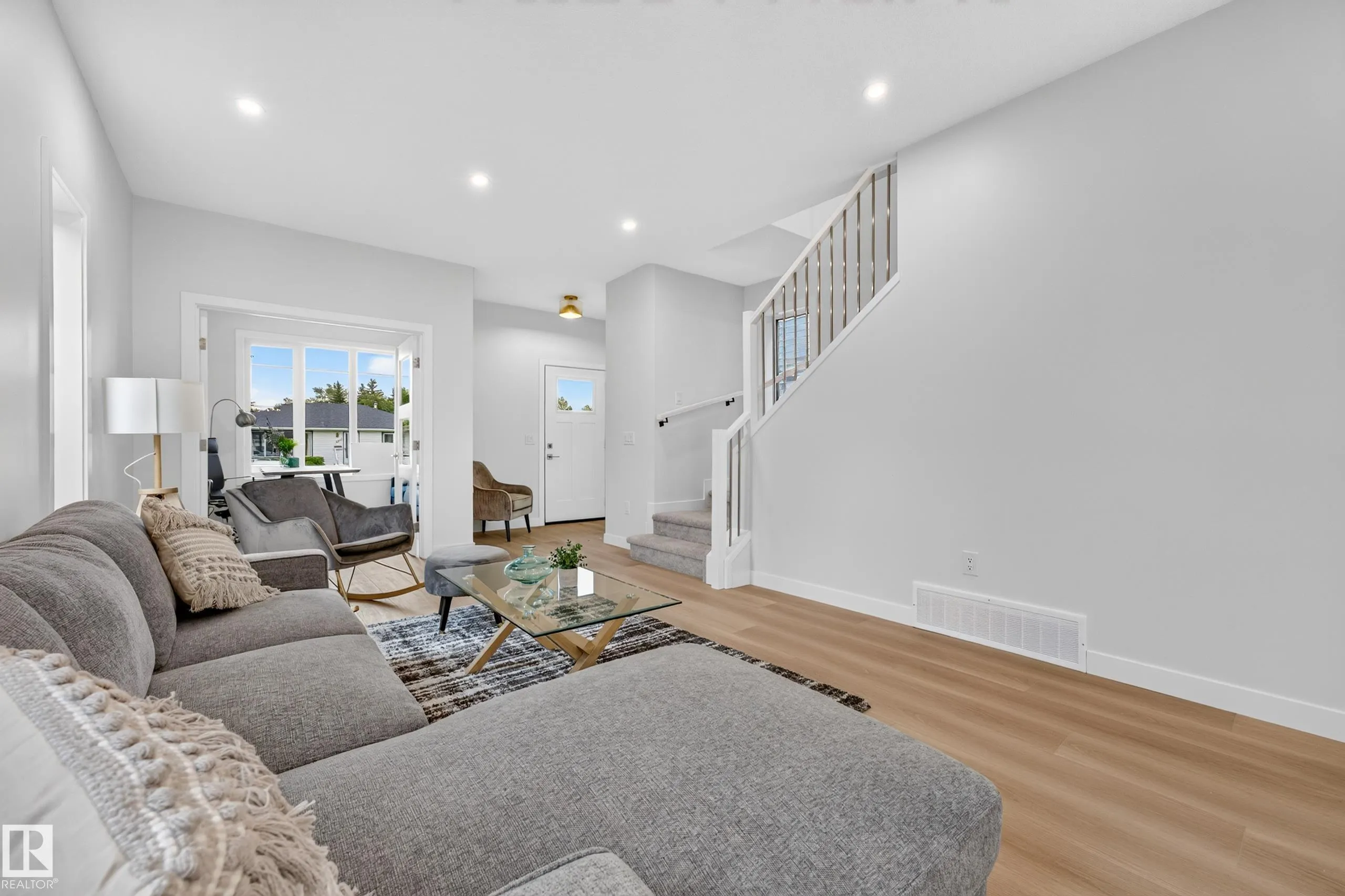 5604 105 Avenue