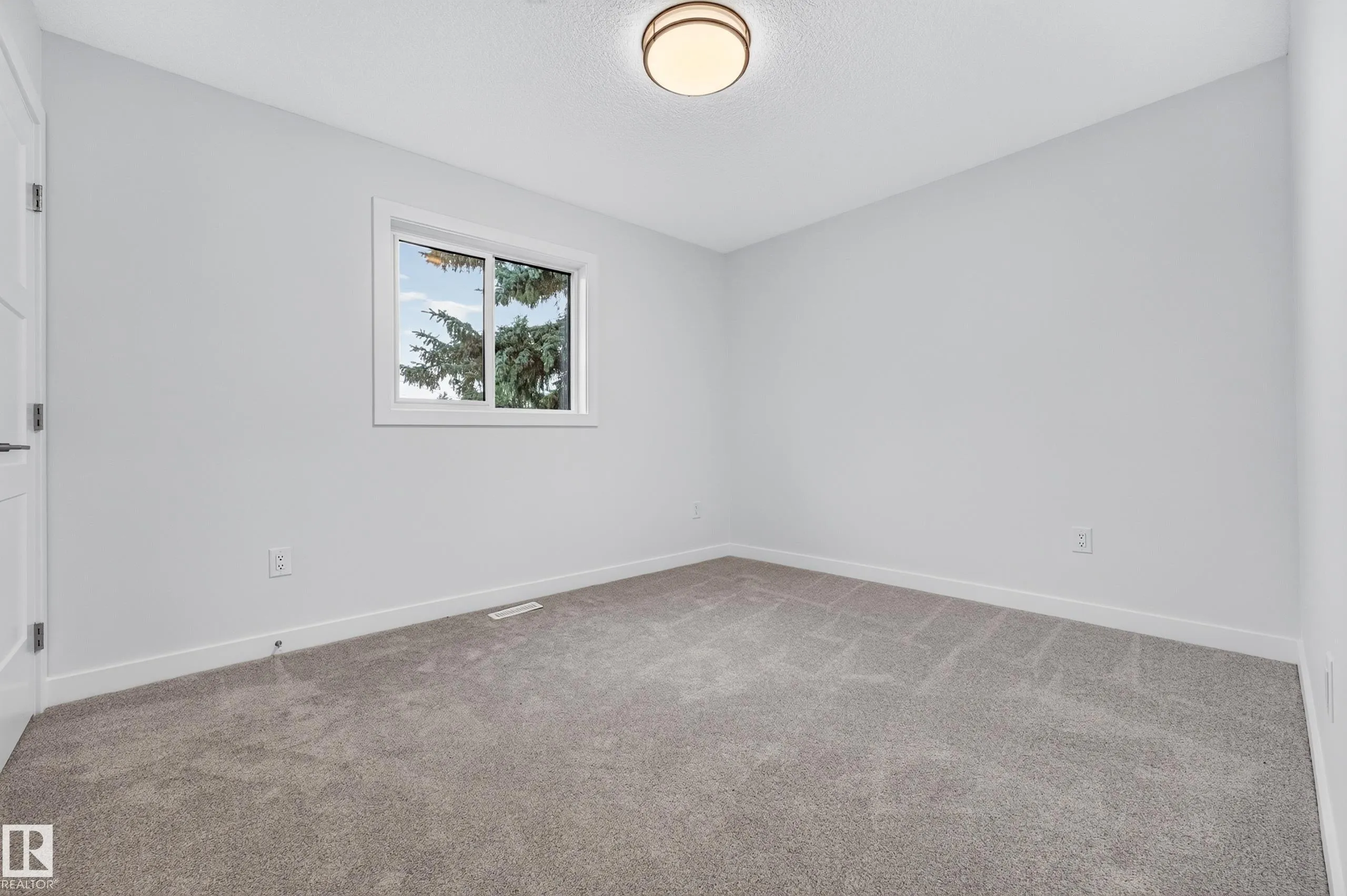 5604 105 Avenue