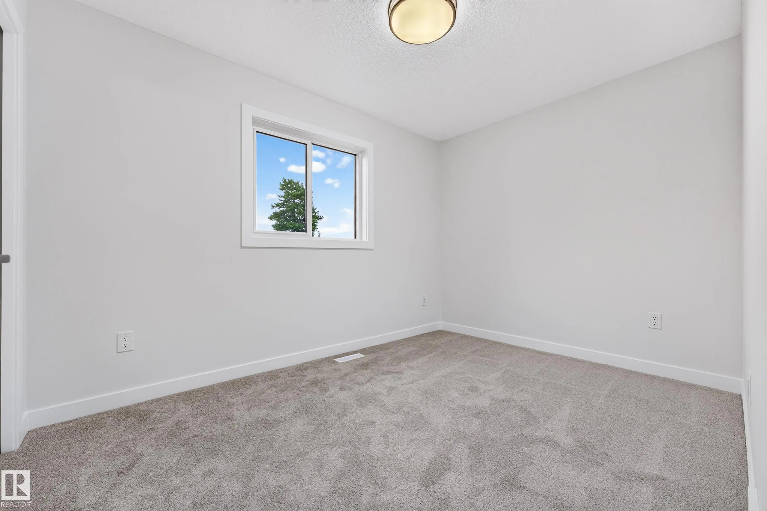 5604 105 Avenue