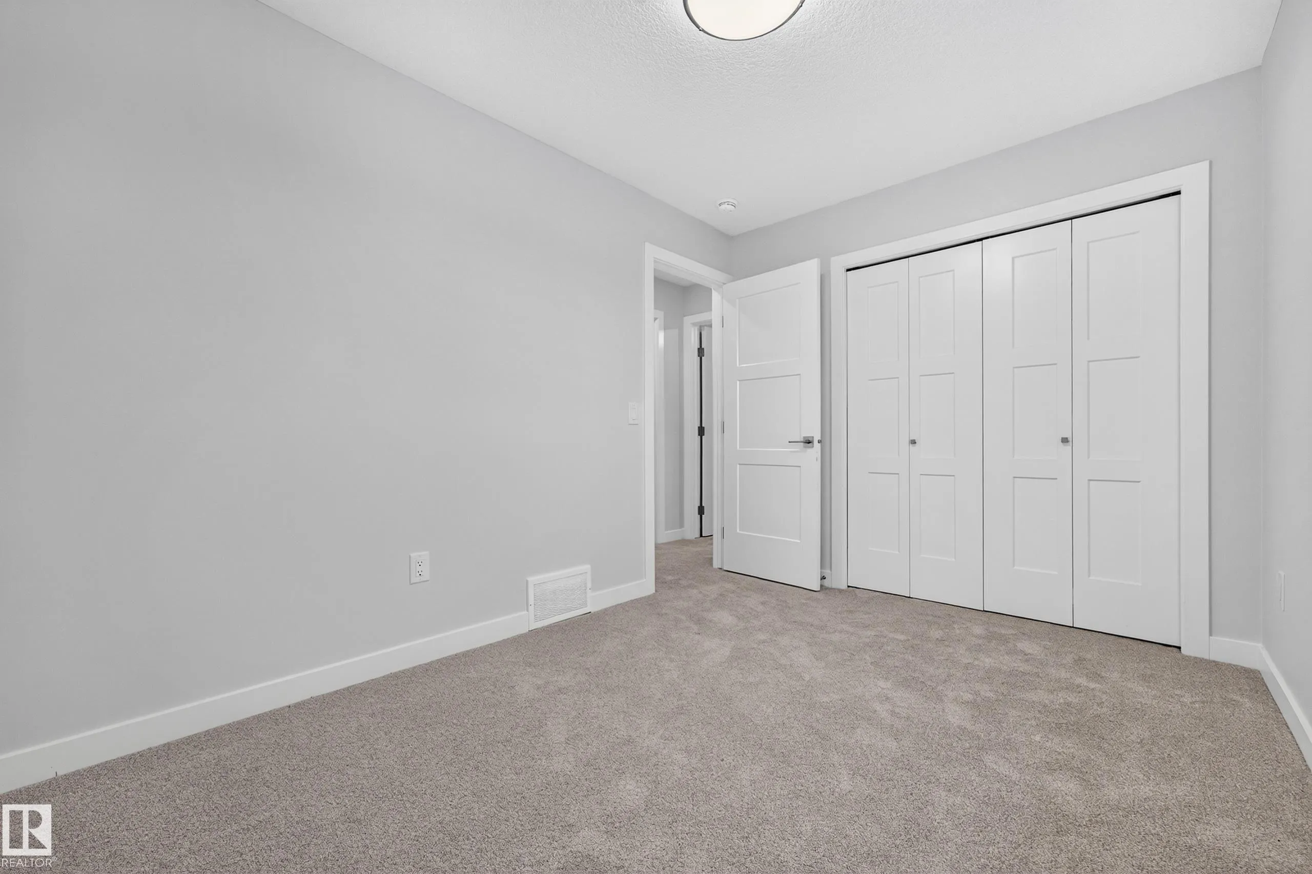 5604 105 Avenue