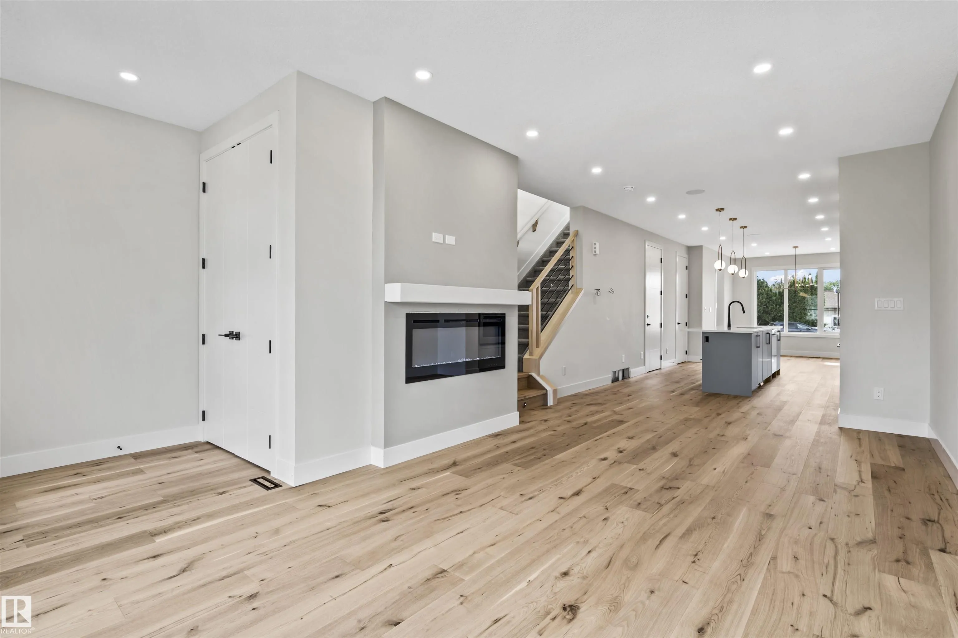 5606 105 Avenue