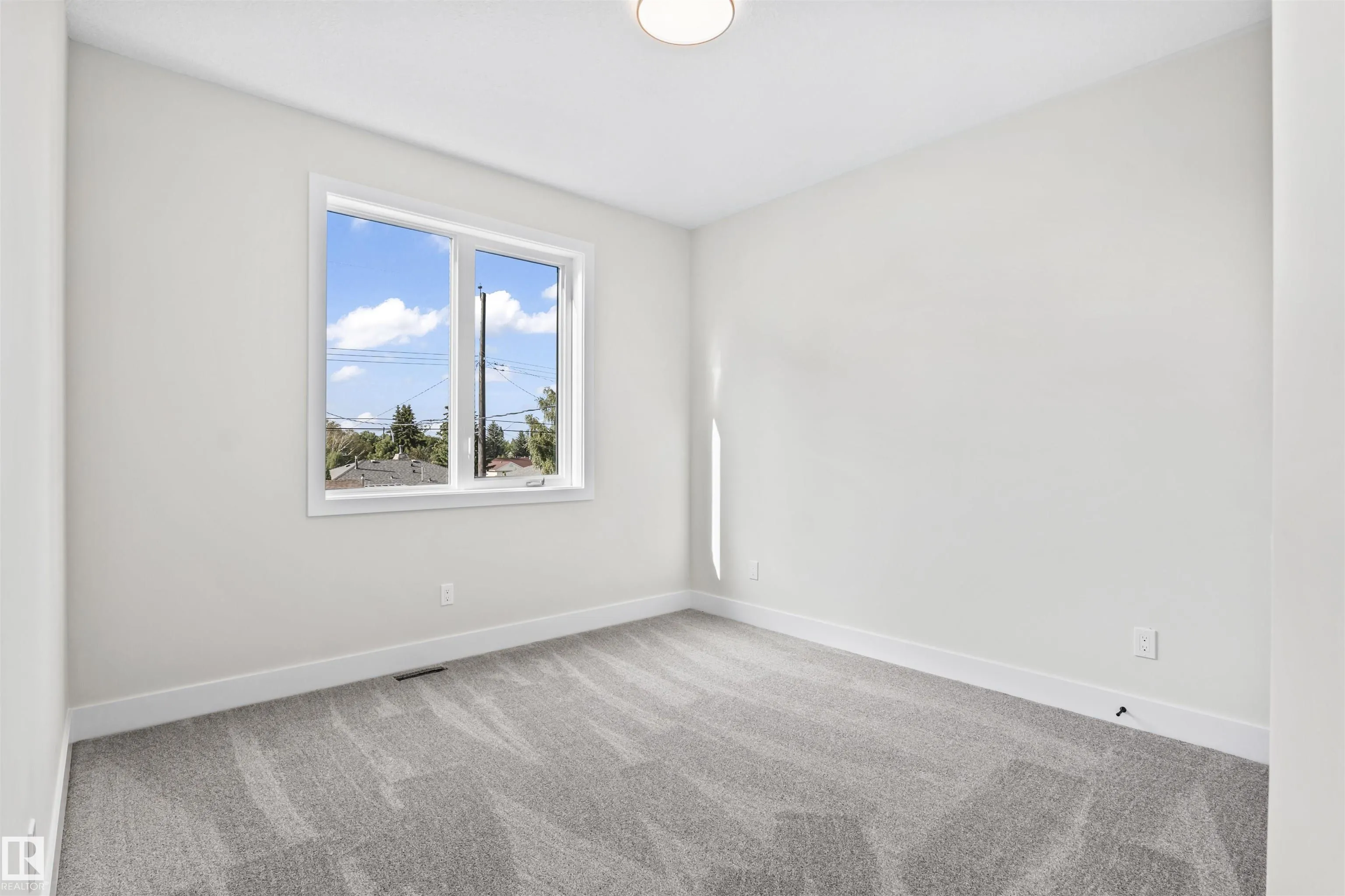 5606 105 Avenue