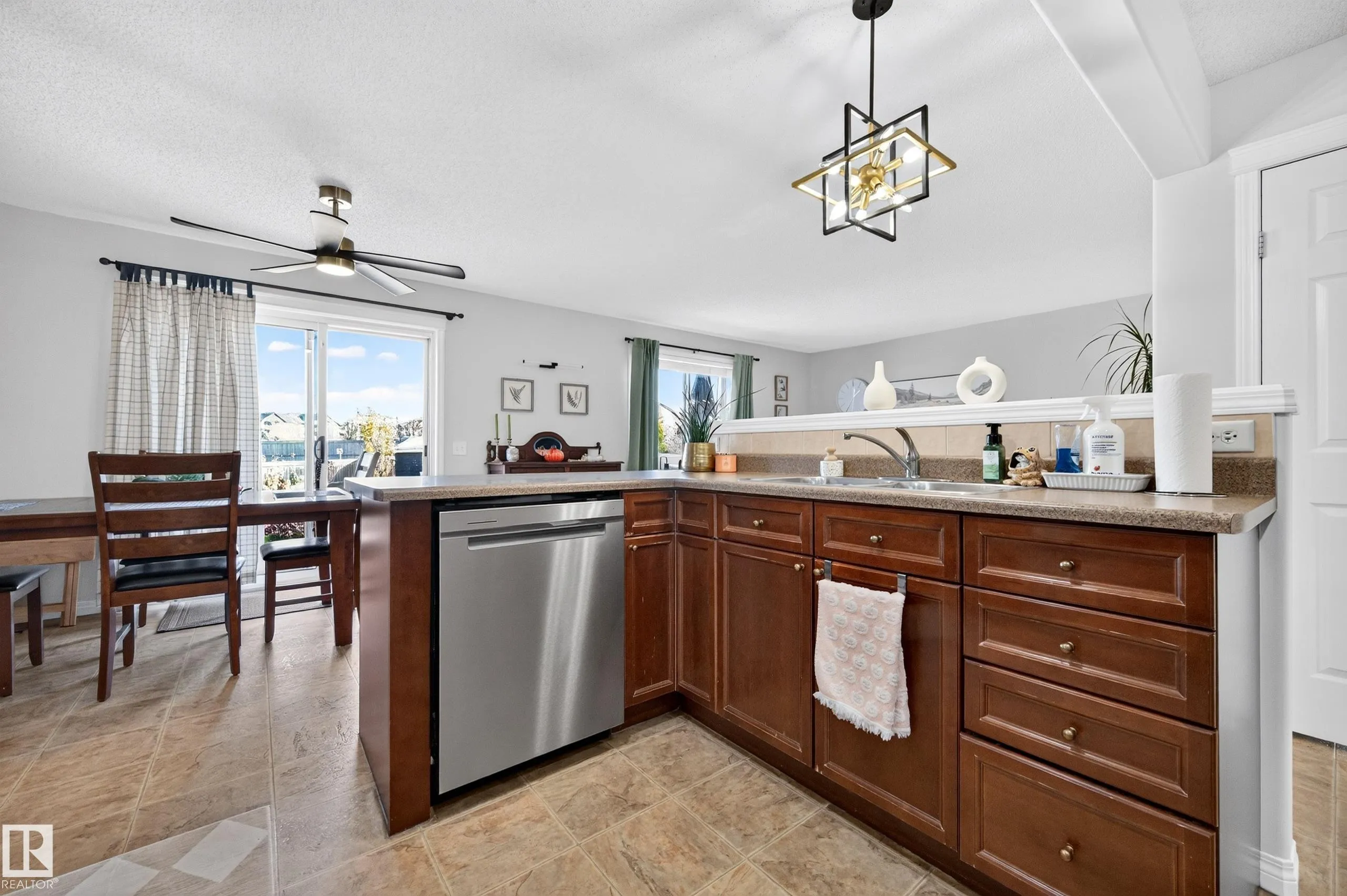39 APPLETON Crescent