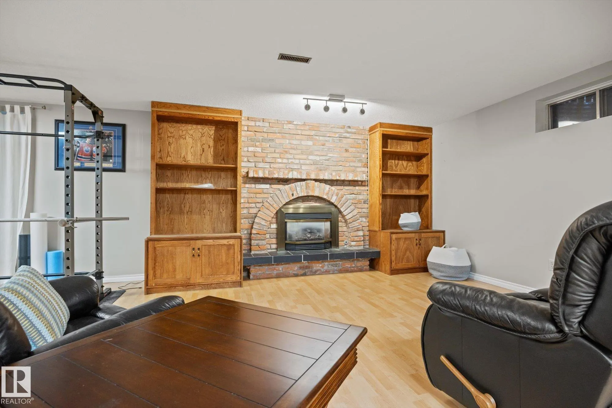 11 WOODSTOCK Place