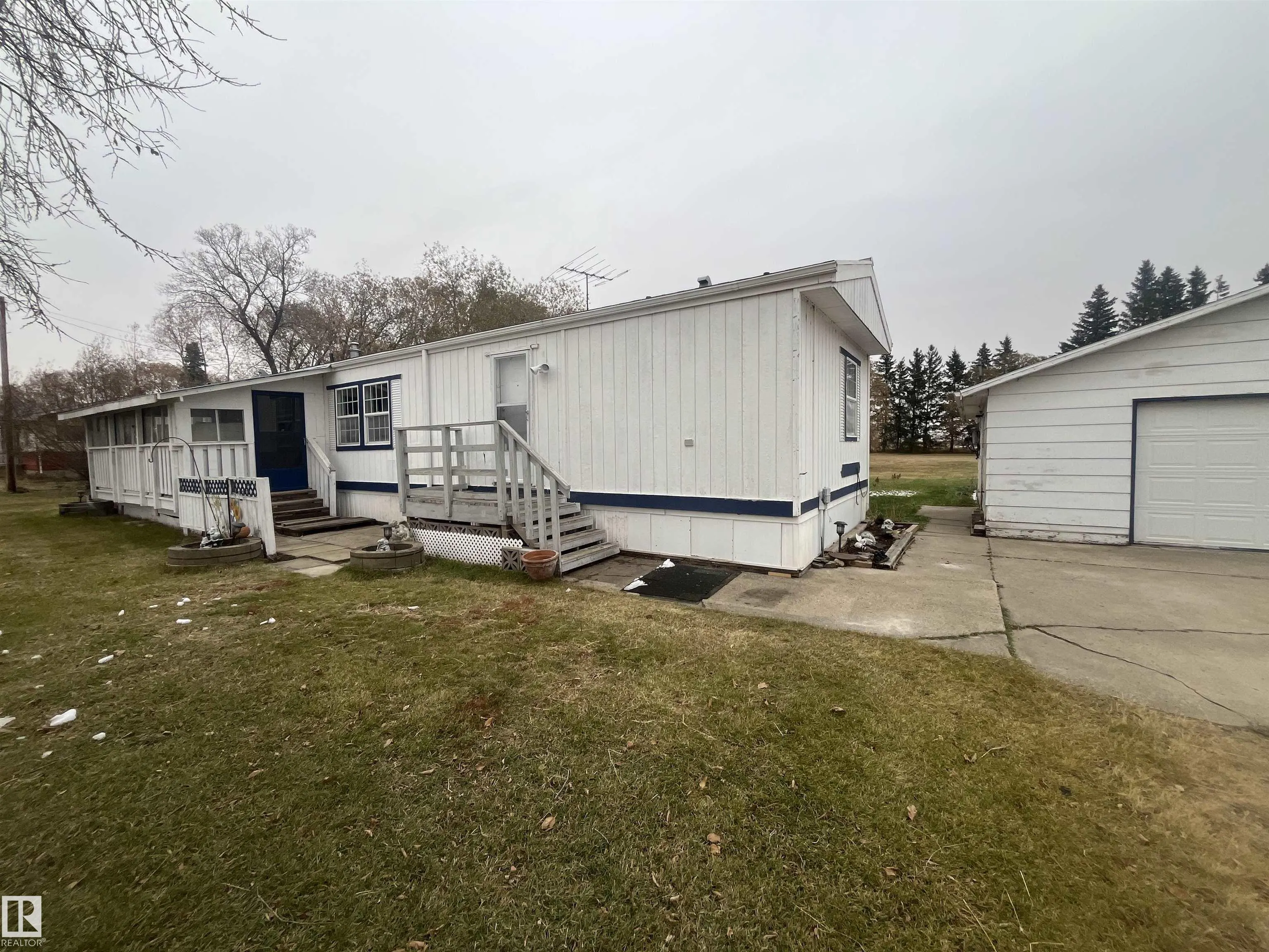 460061 HWY 2 A