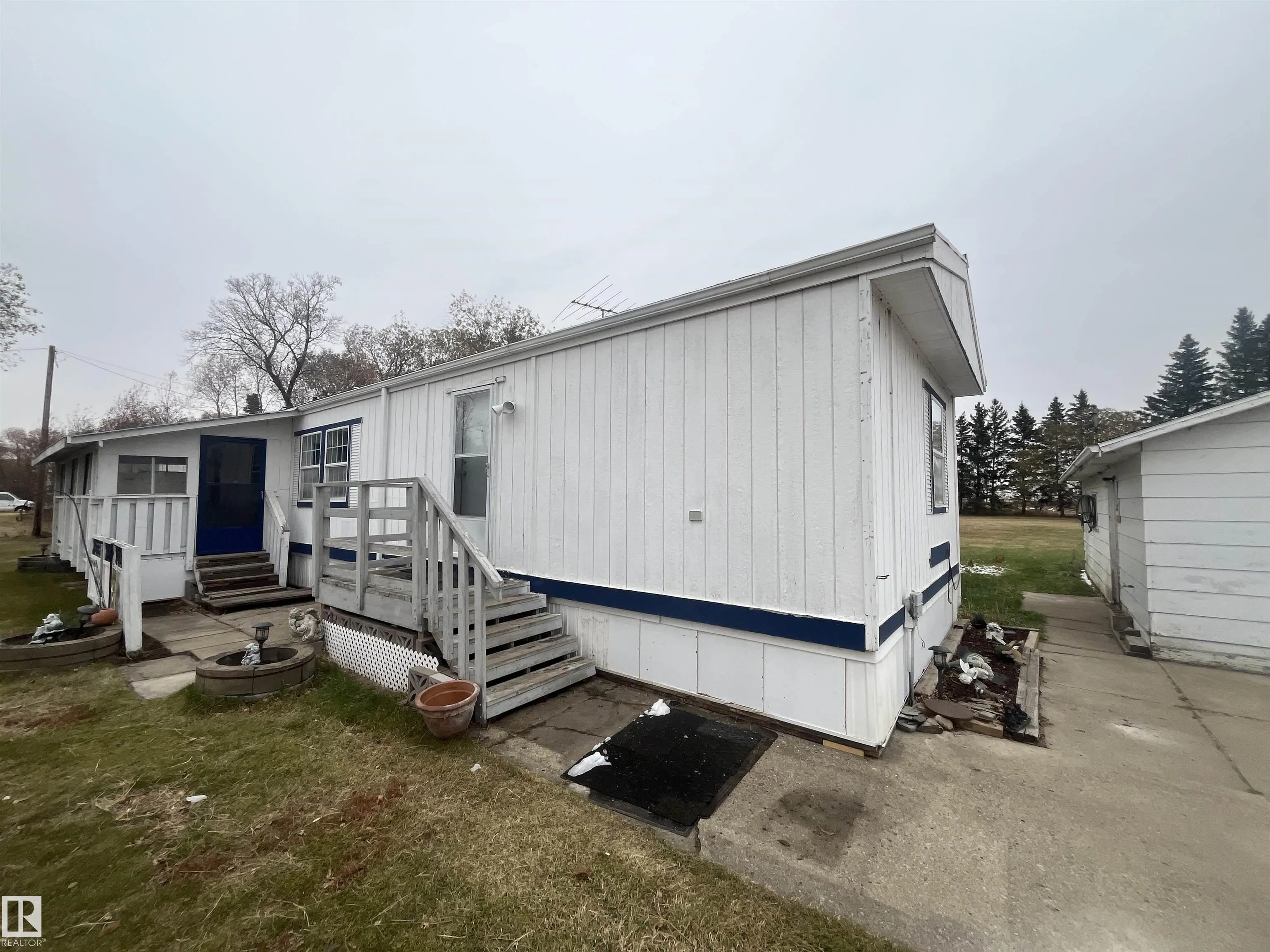 460061 HWY 2 A