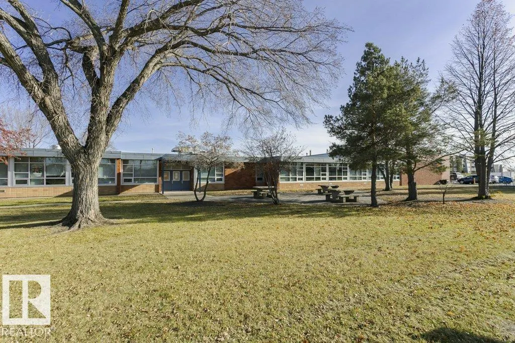 879 ABBOTTSFIELD Road