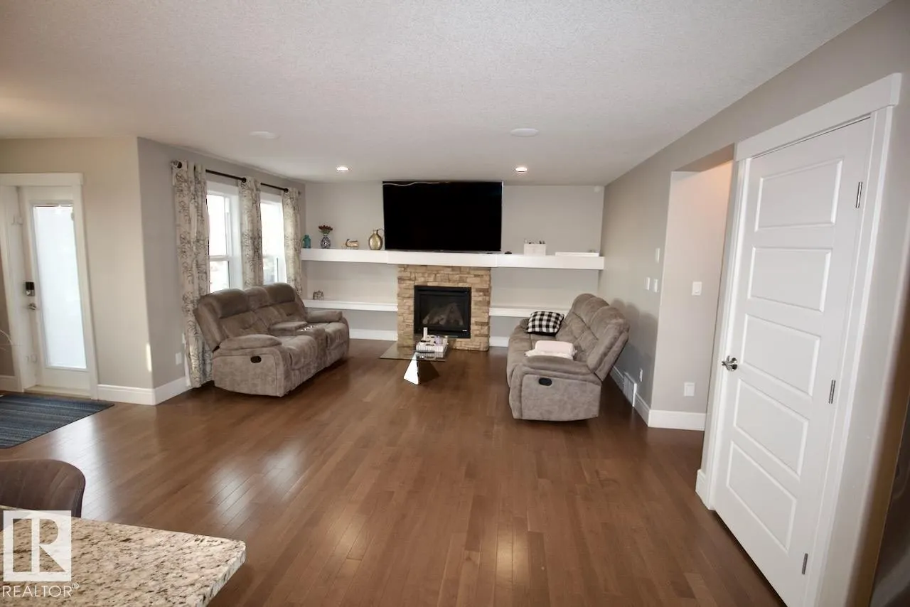 7704 ELLESMERE Lane