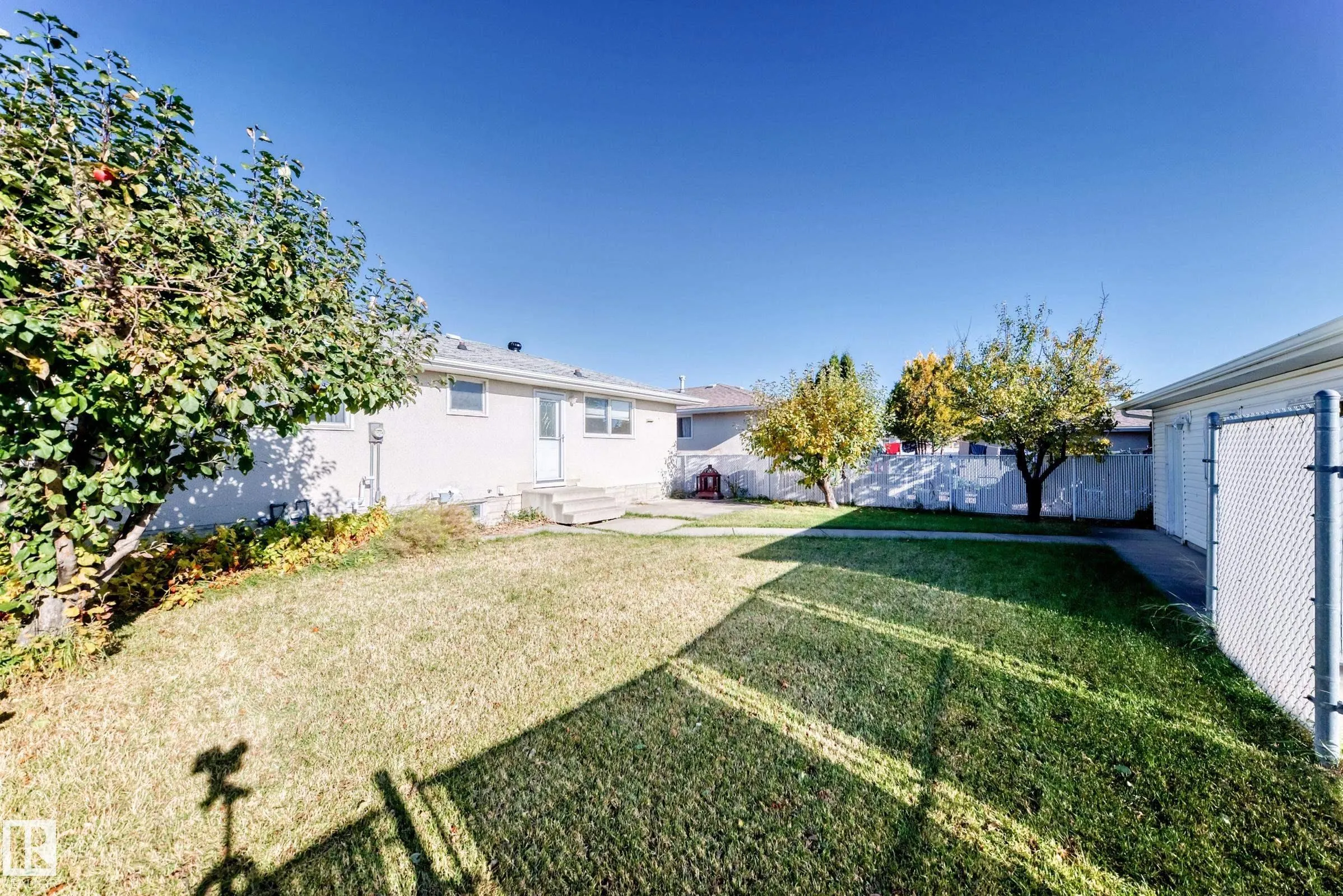 9527 139 Avenue
