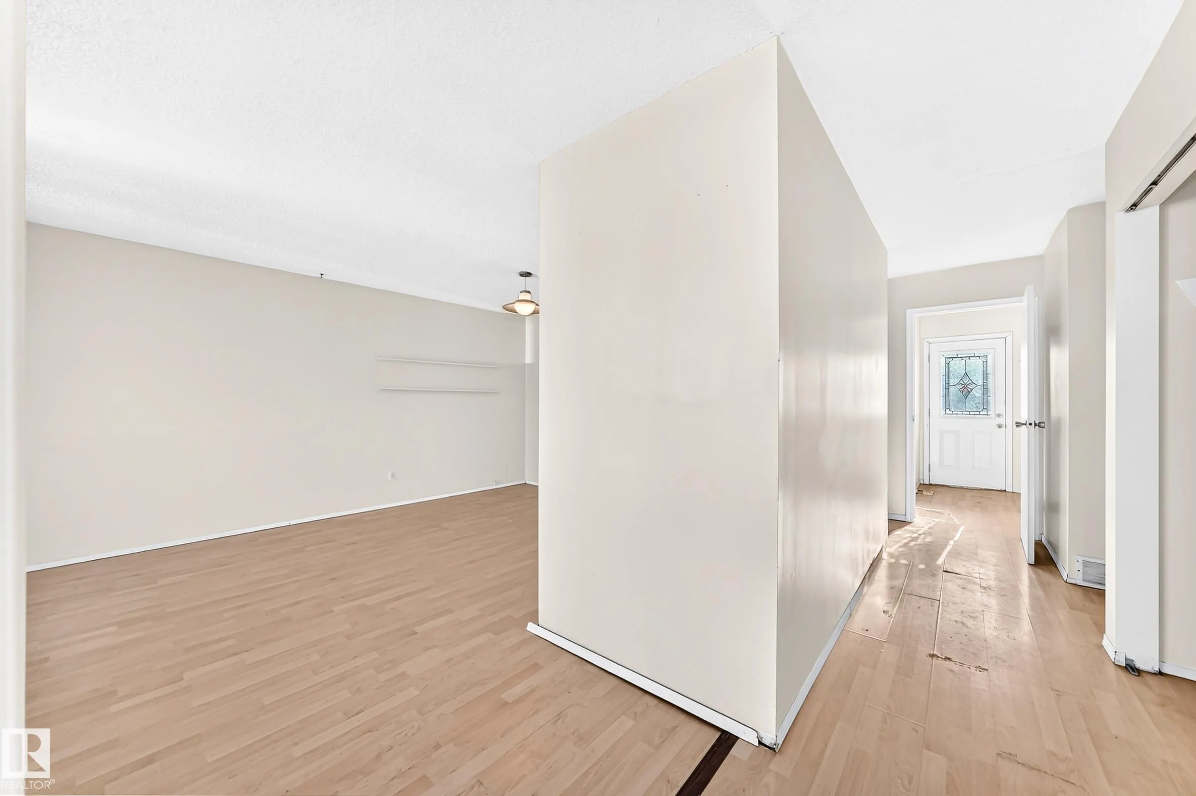 9527 139 Avenue
