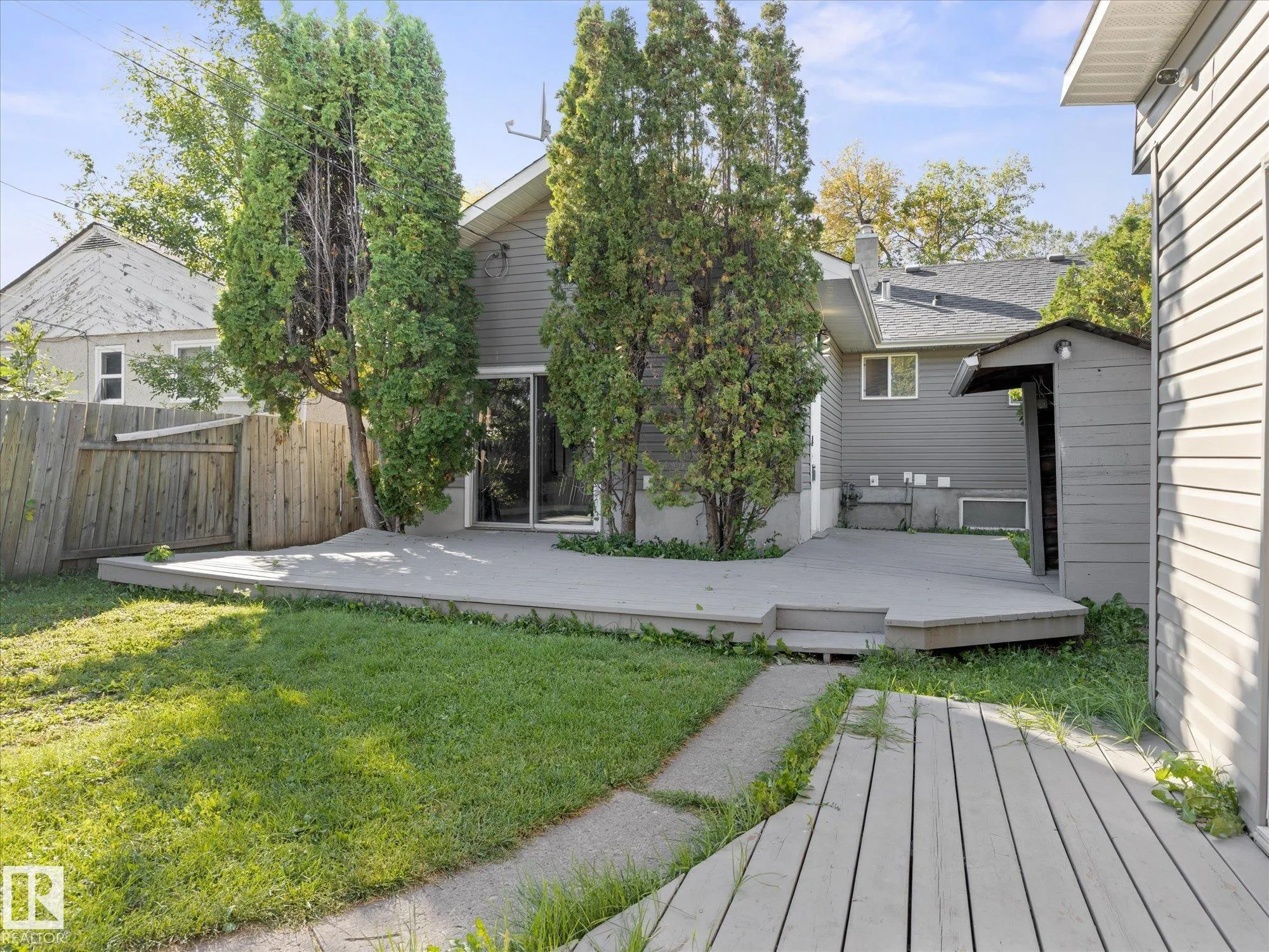 11211 104 Street