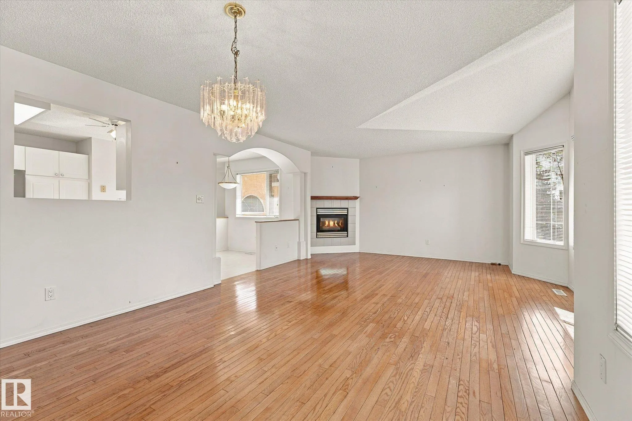 11115 9 Ave