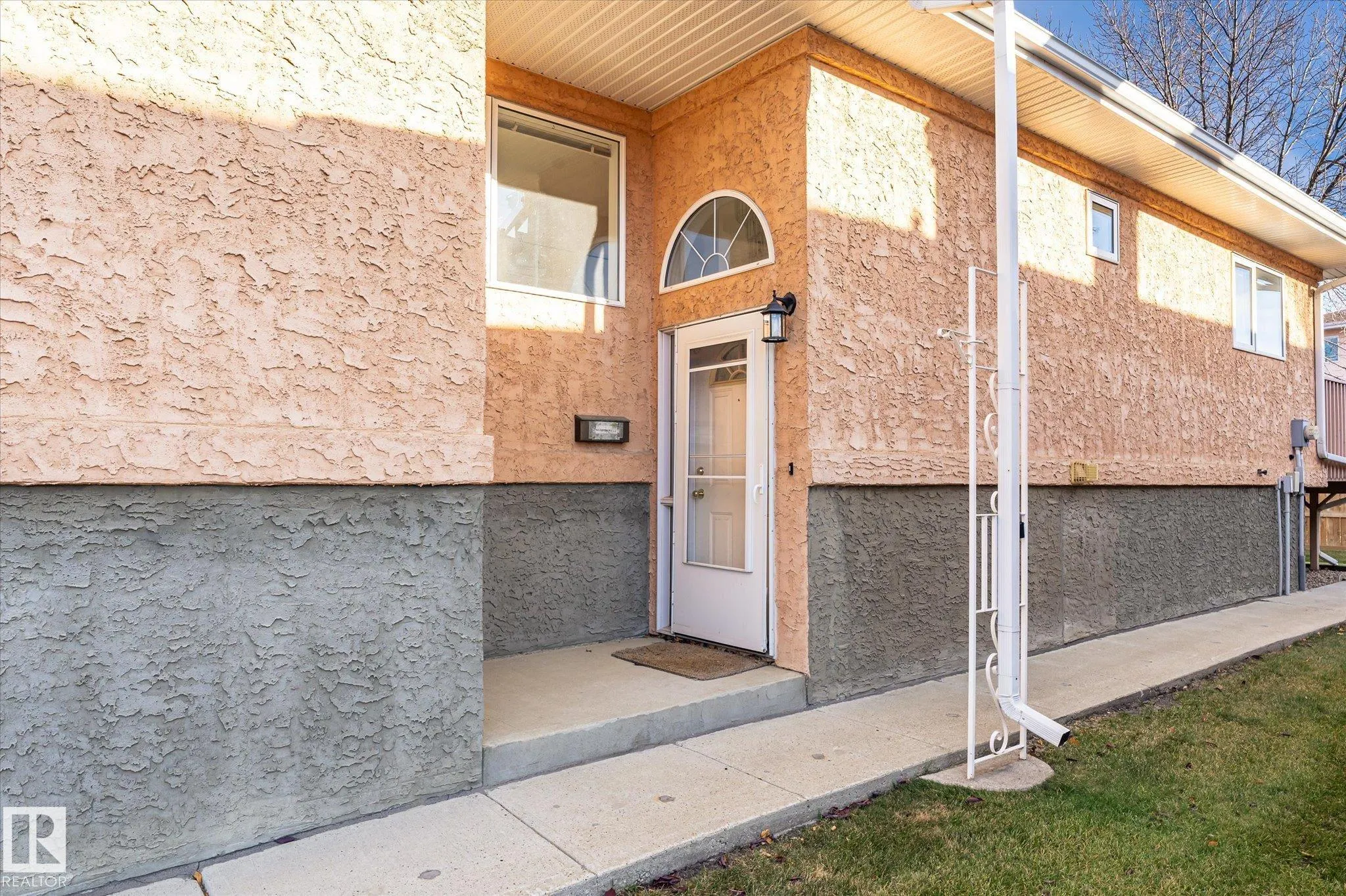 11115 9 Ave