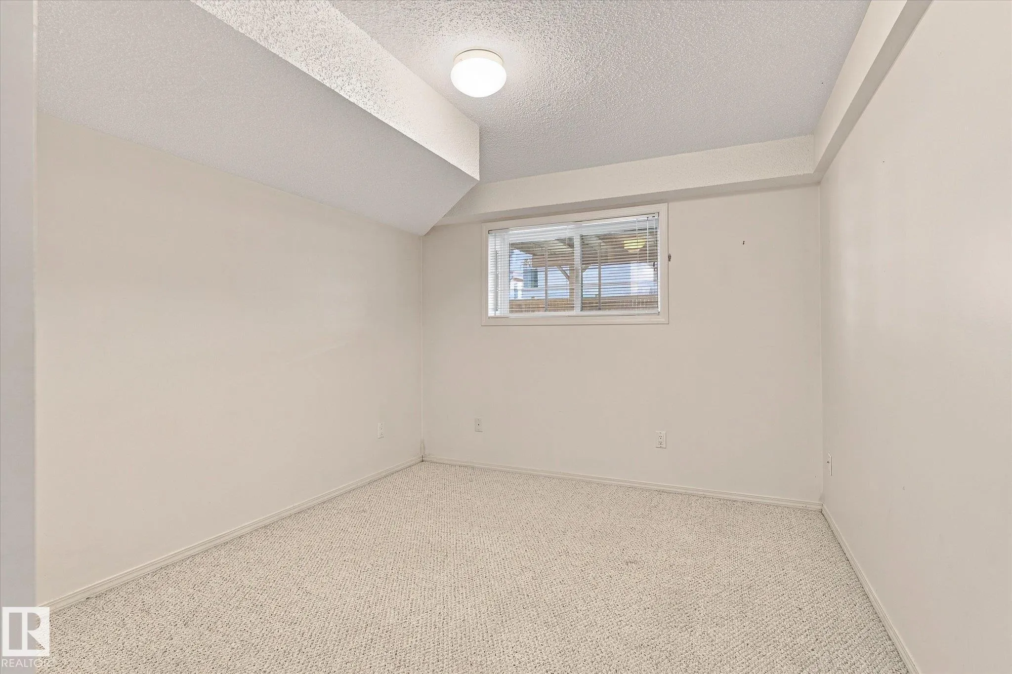 11115 9 Ave