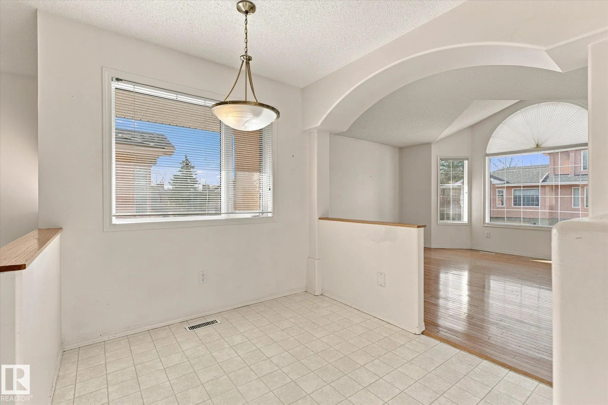 11115 9 Ave
