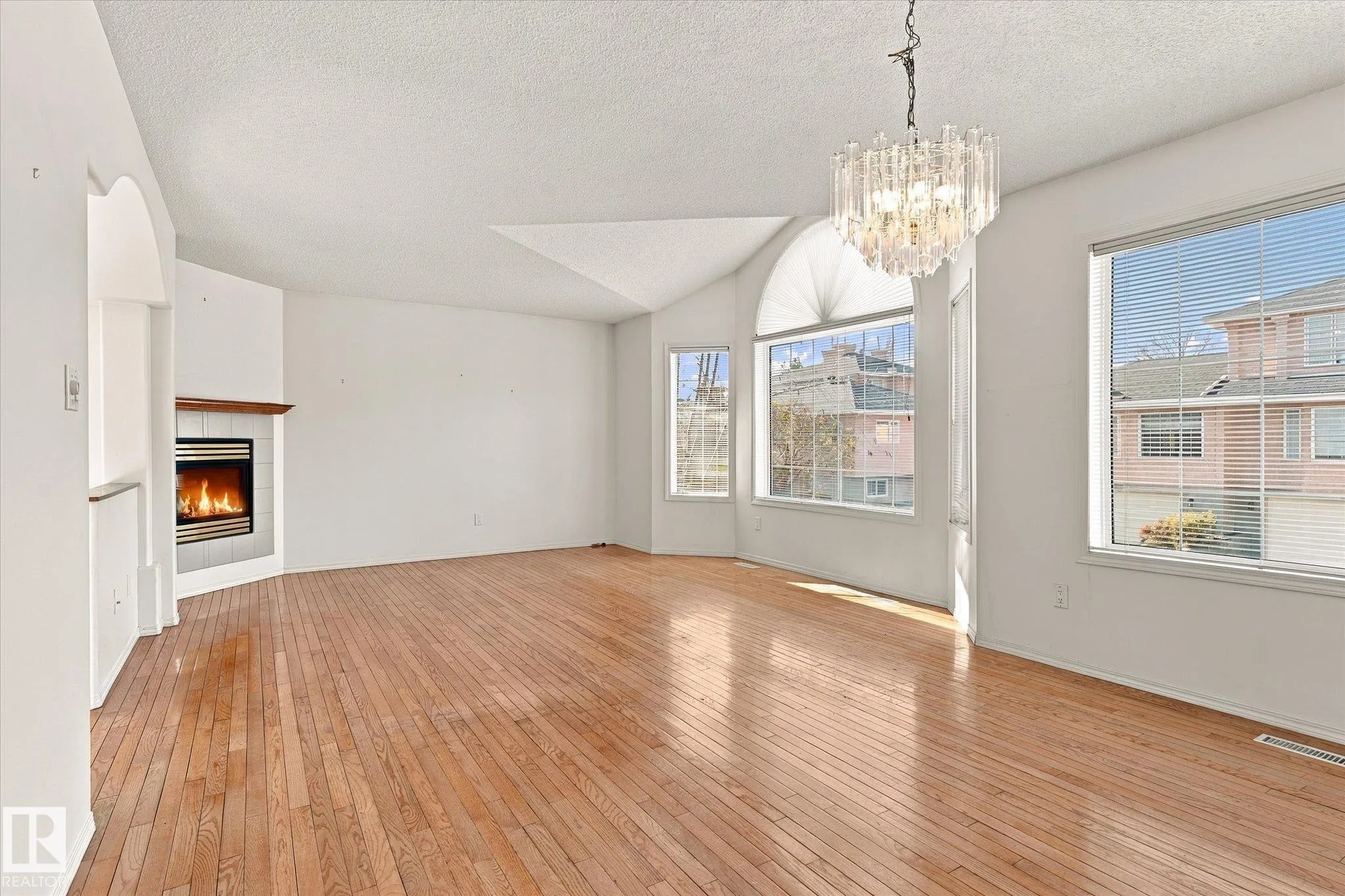 11115 9 Ave