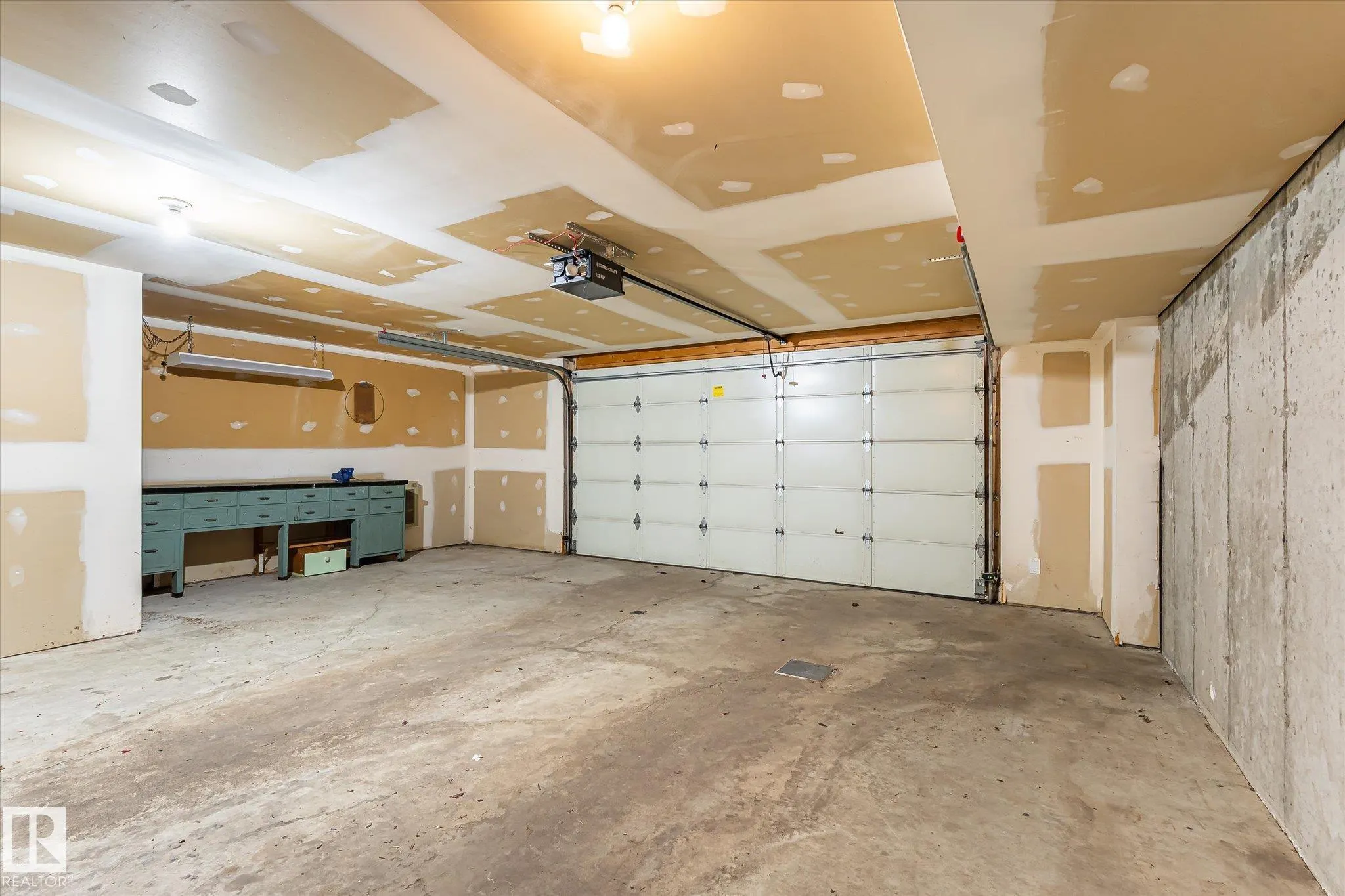 11115 9 Ave