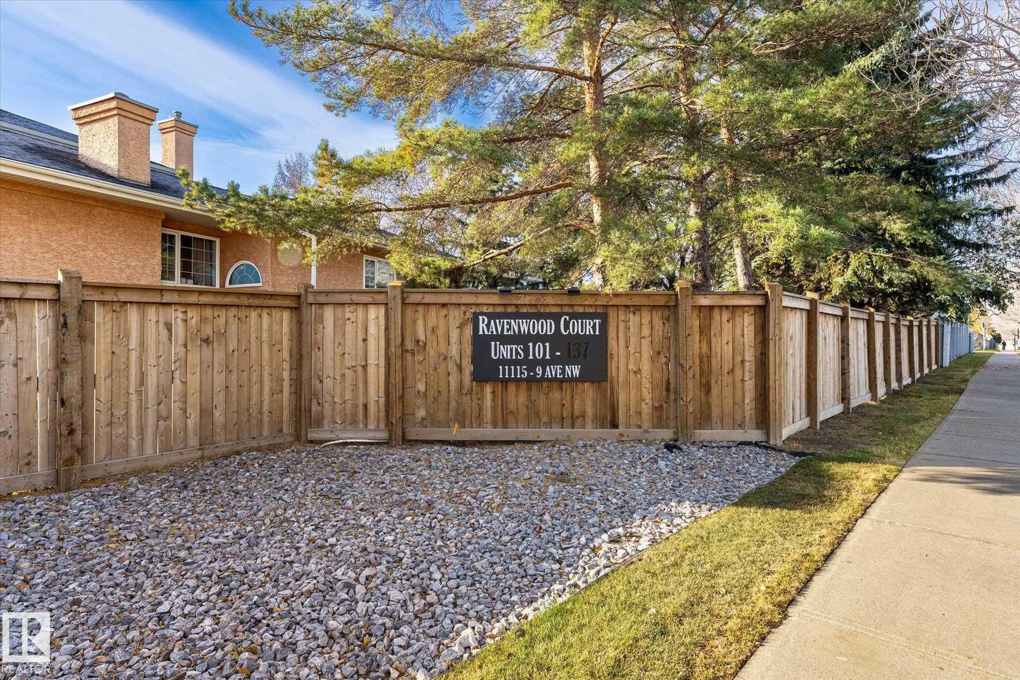 11115 9 Ave