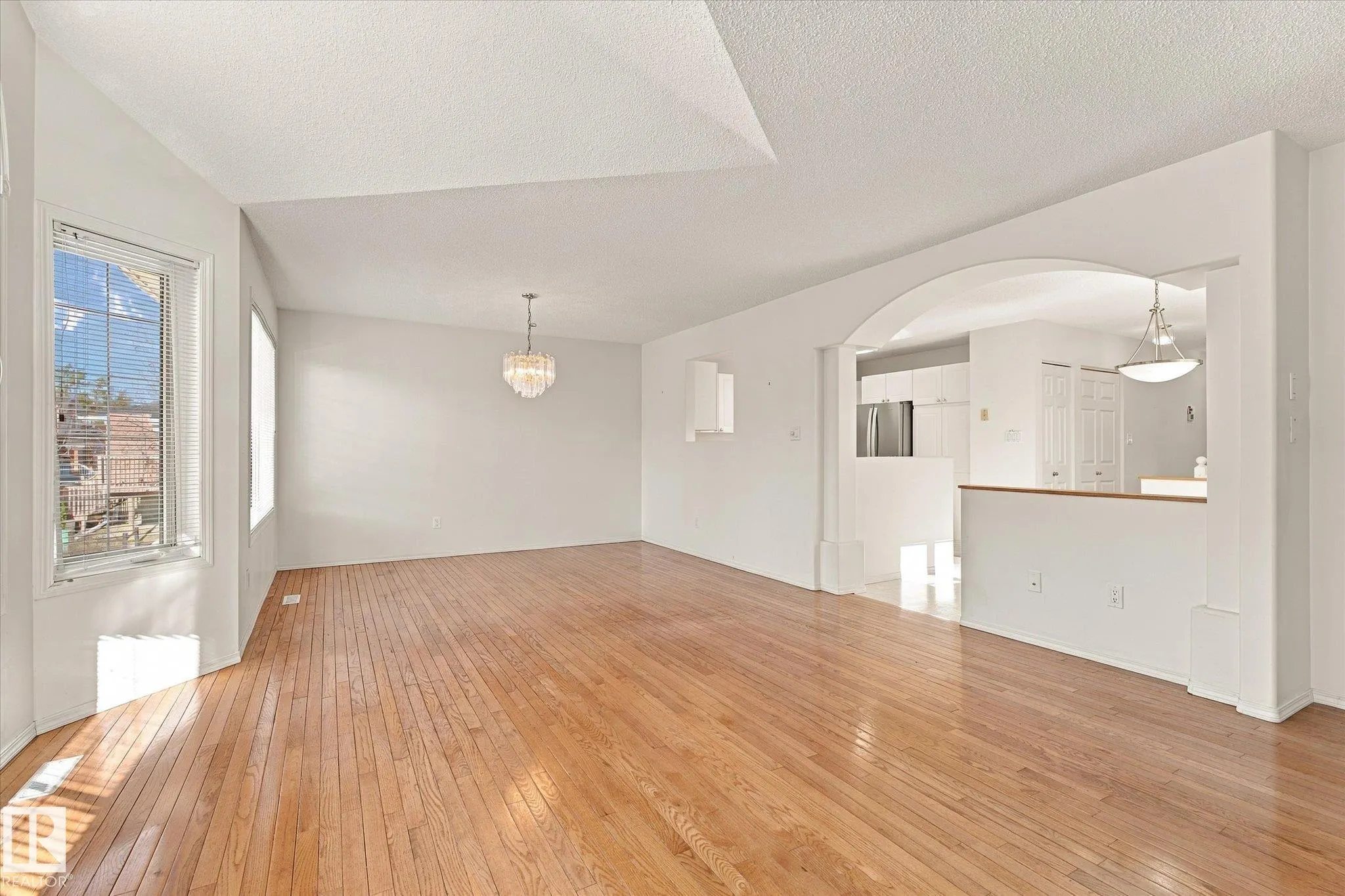 11115 9 Ave