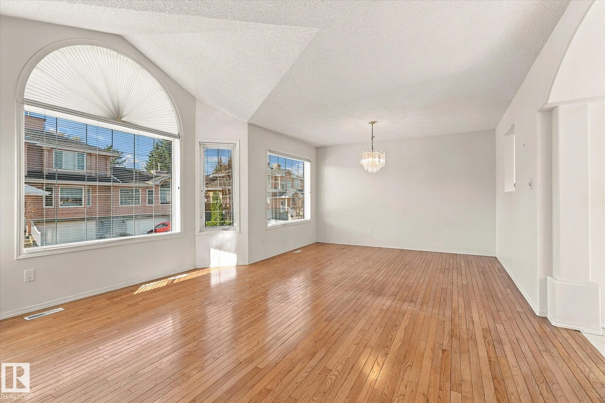 11115 9 Ave
