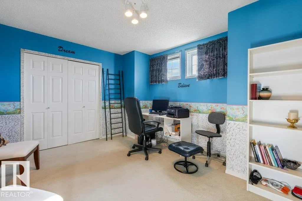 9 PAQUETTE Place