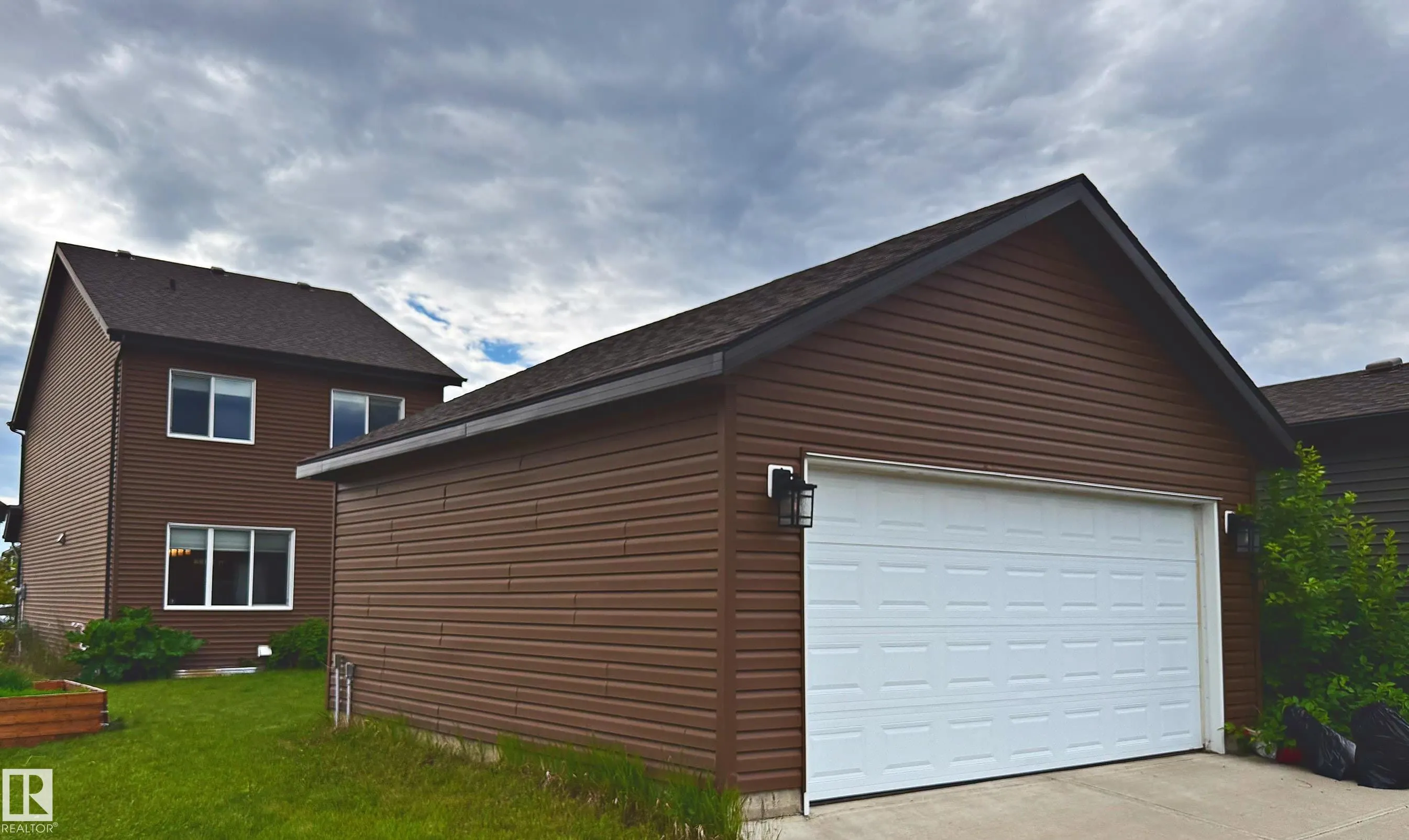 3211 Cherry Crescent