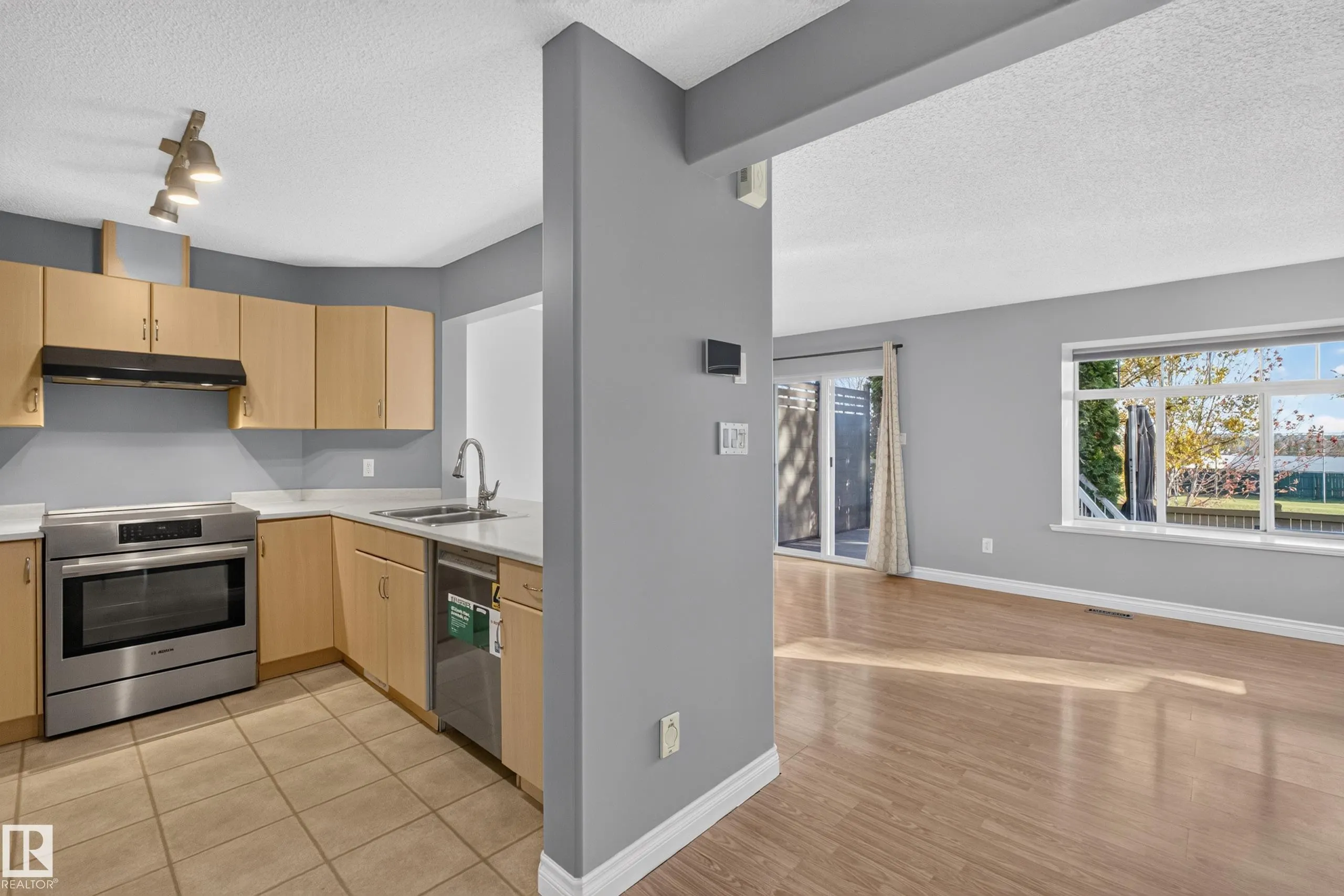 200 ERIN RIDGE Drive