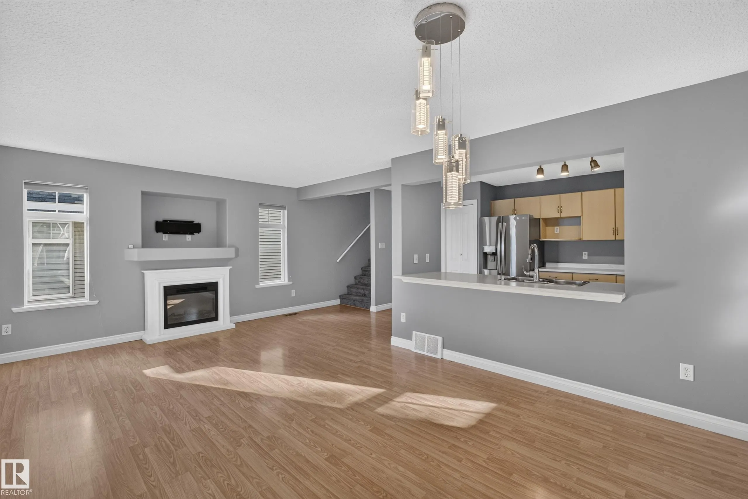 200 ERIN RIDGE Drive
