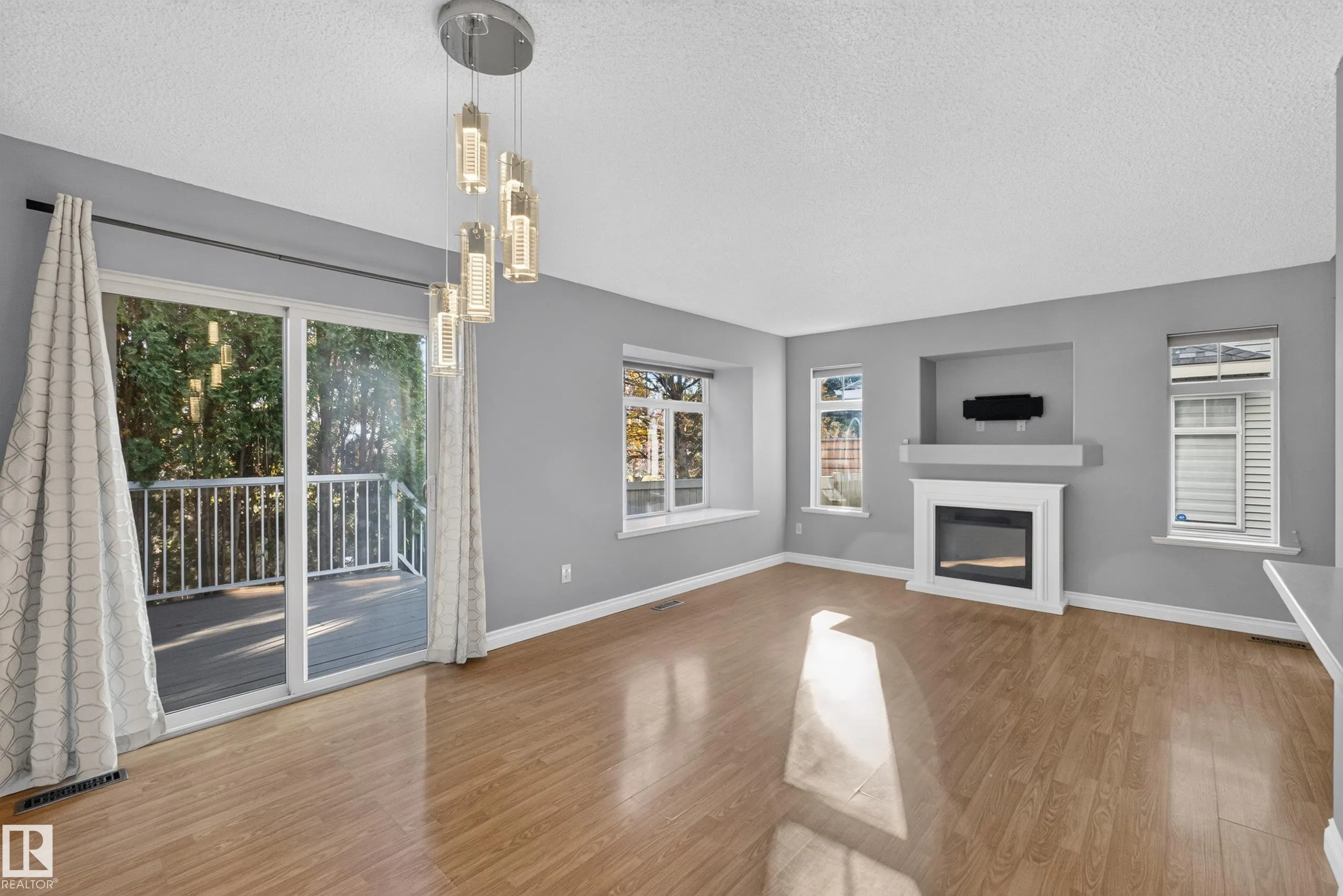 200 ERIN RIDGE Drive