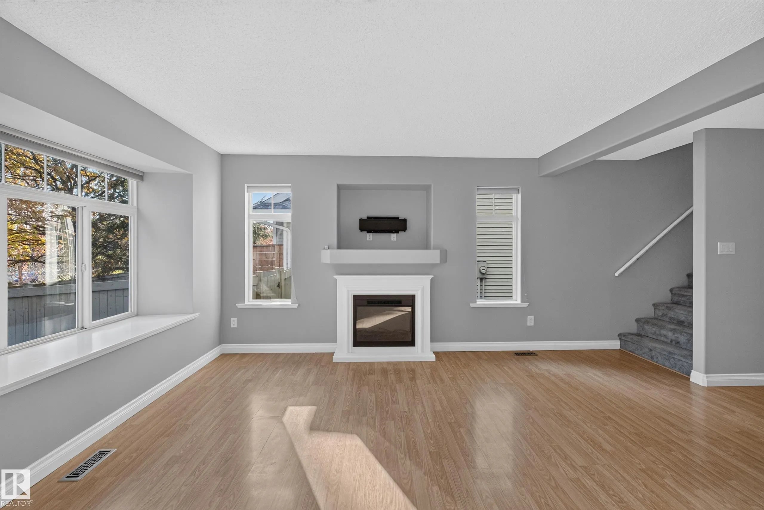 200 ERIN RIDGE Drive