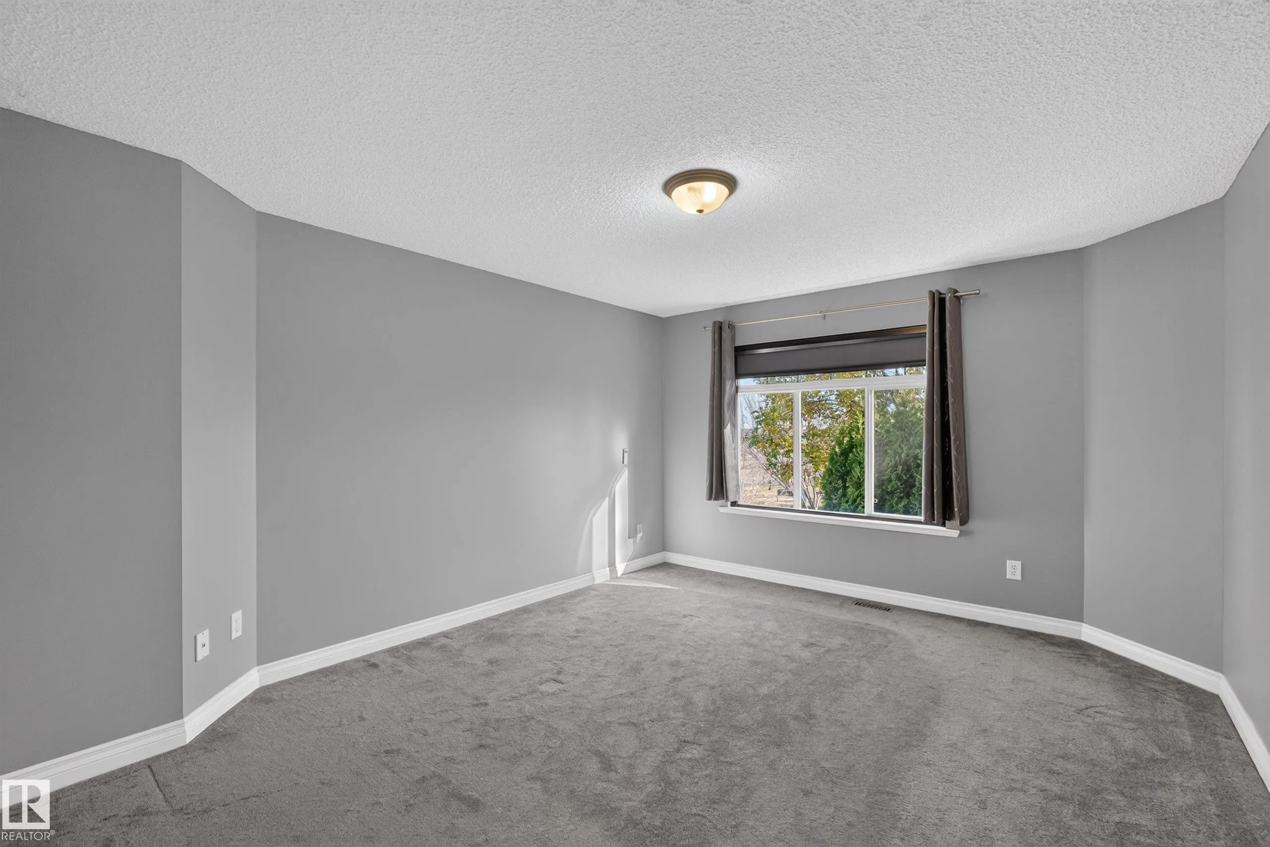 200 ERIN RIDGE Drive