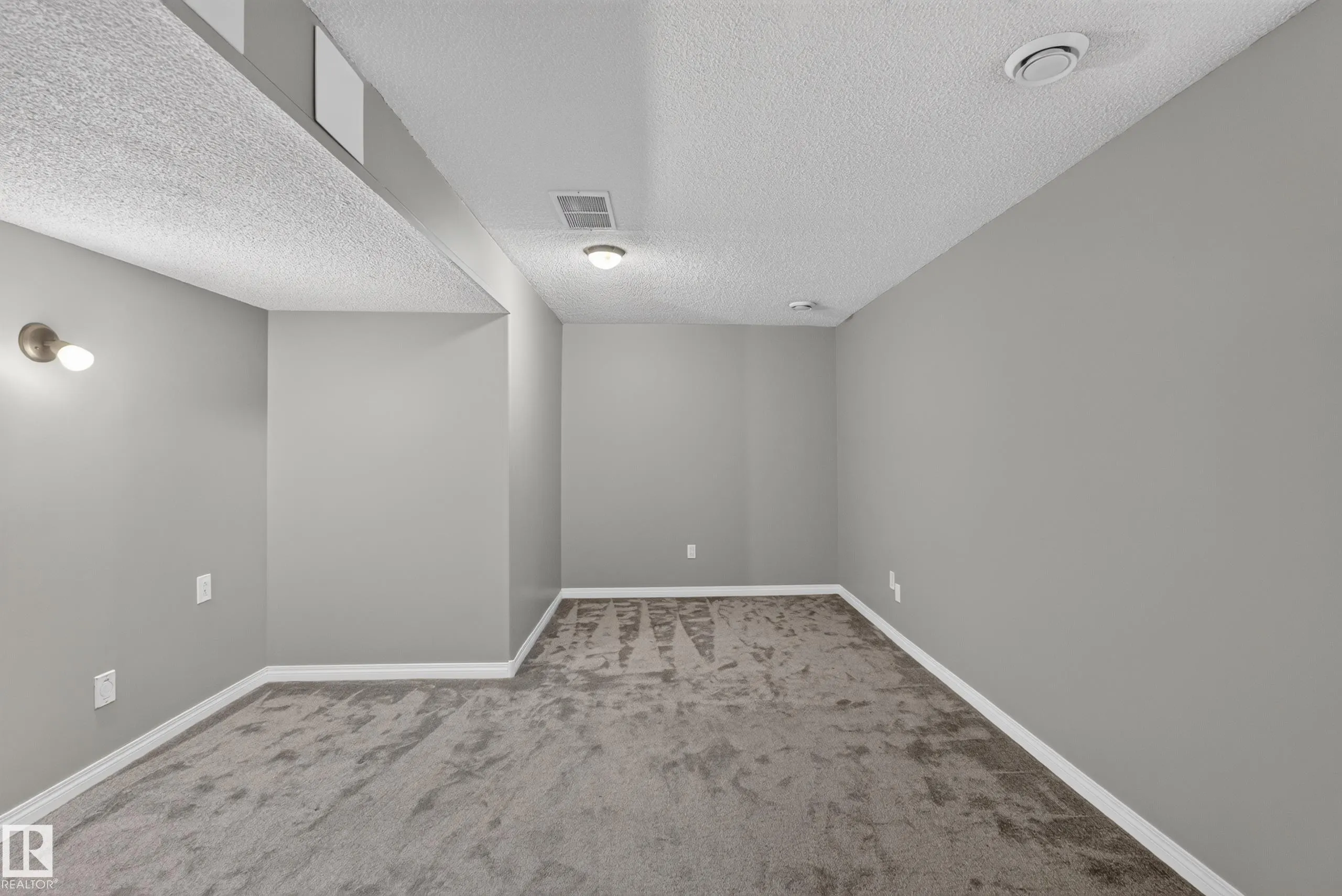 200 ERIN RIDGE Drive
