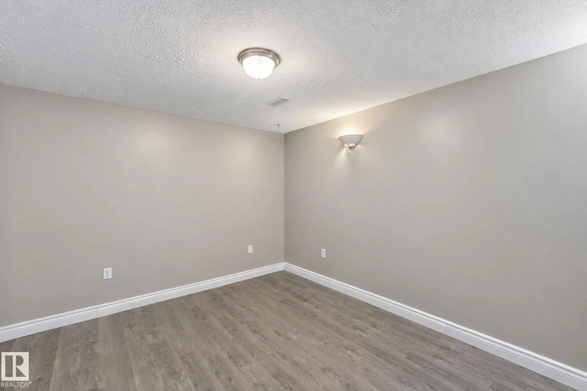 304 SPRUCE Glen