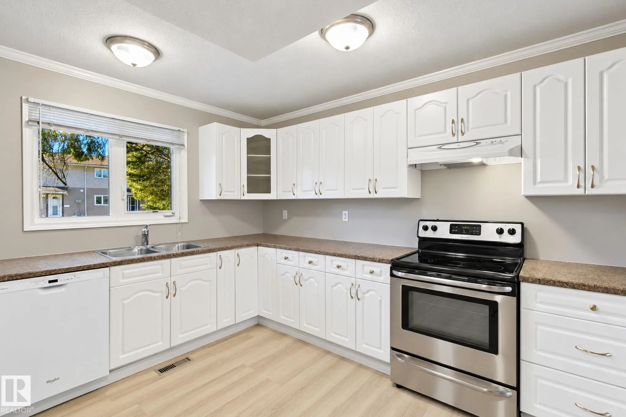 304 SPRUCE Glen