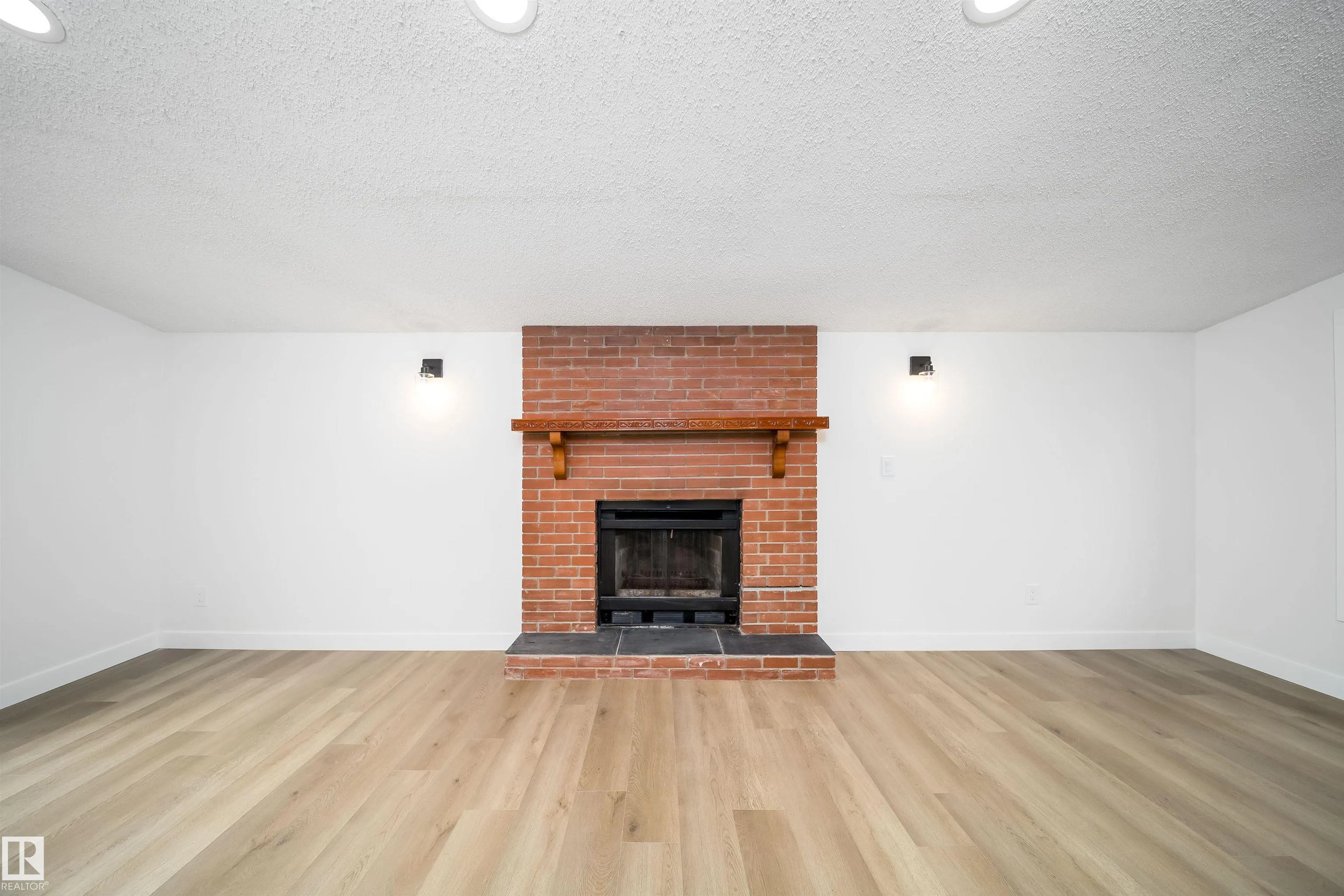 7807 144 Avenue