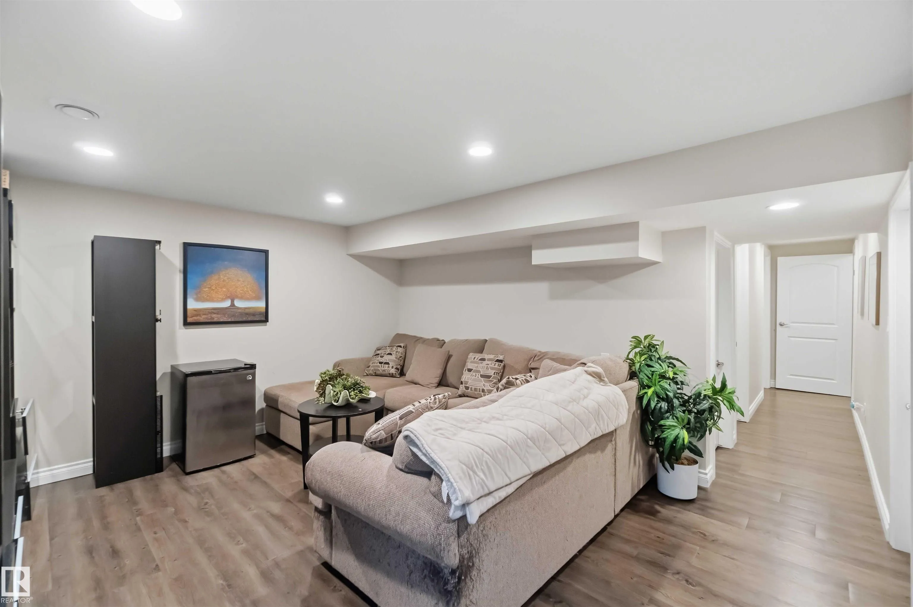 7932 92 Avenue