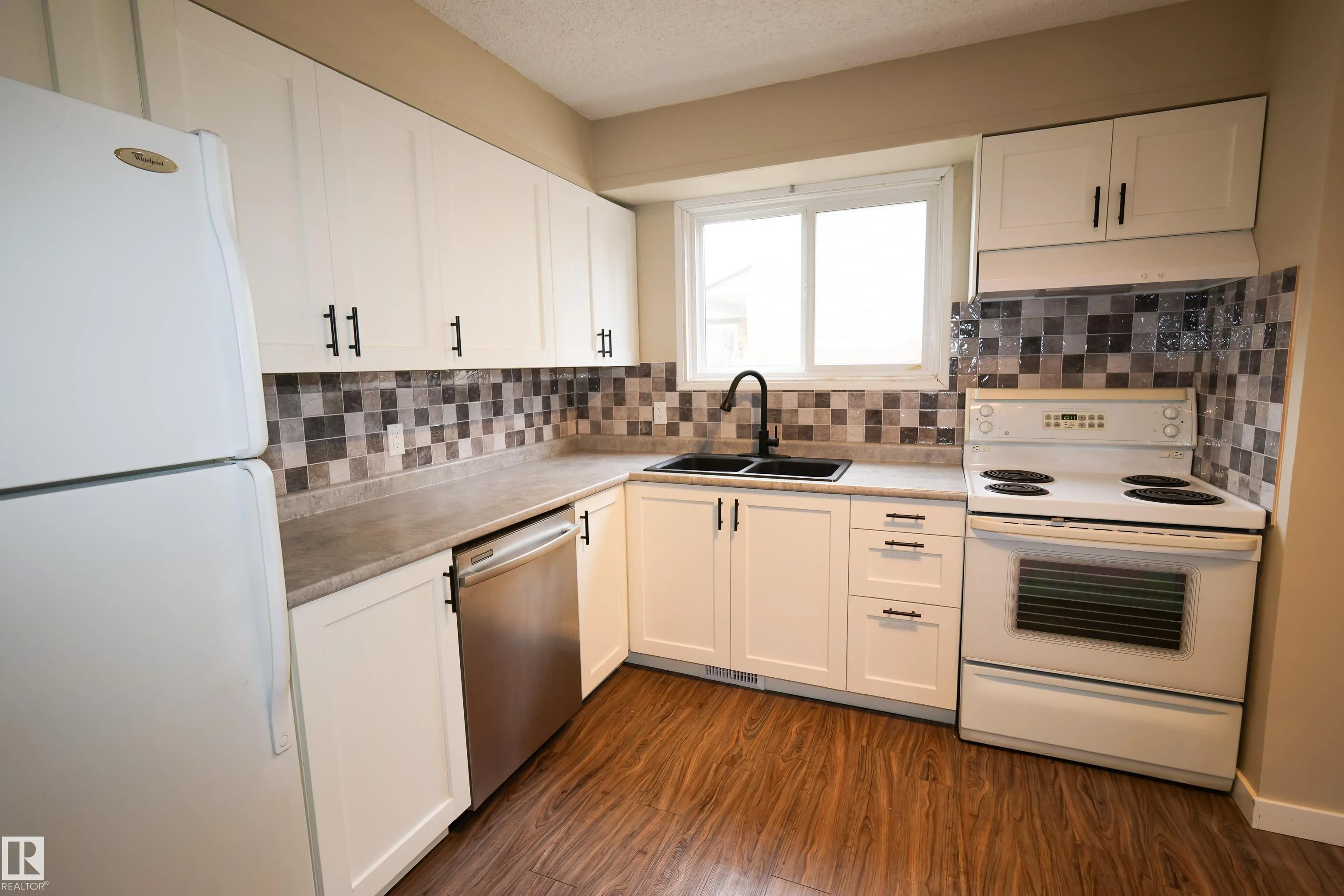 709 GRANDIN Drive