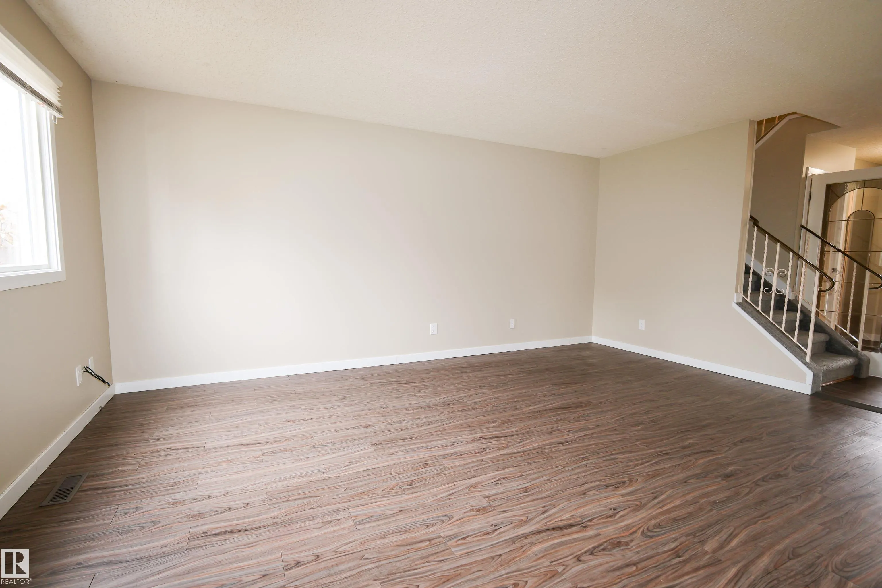 709 GRANDIN Drive