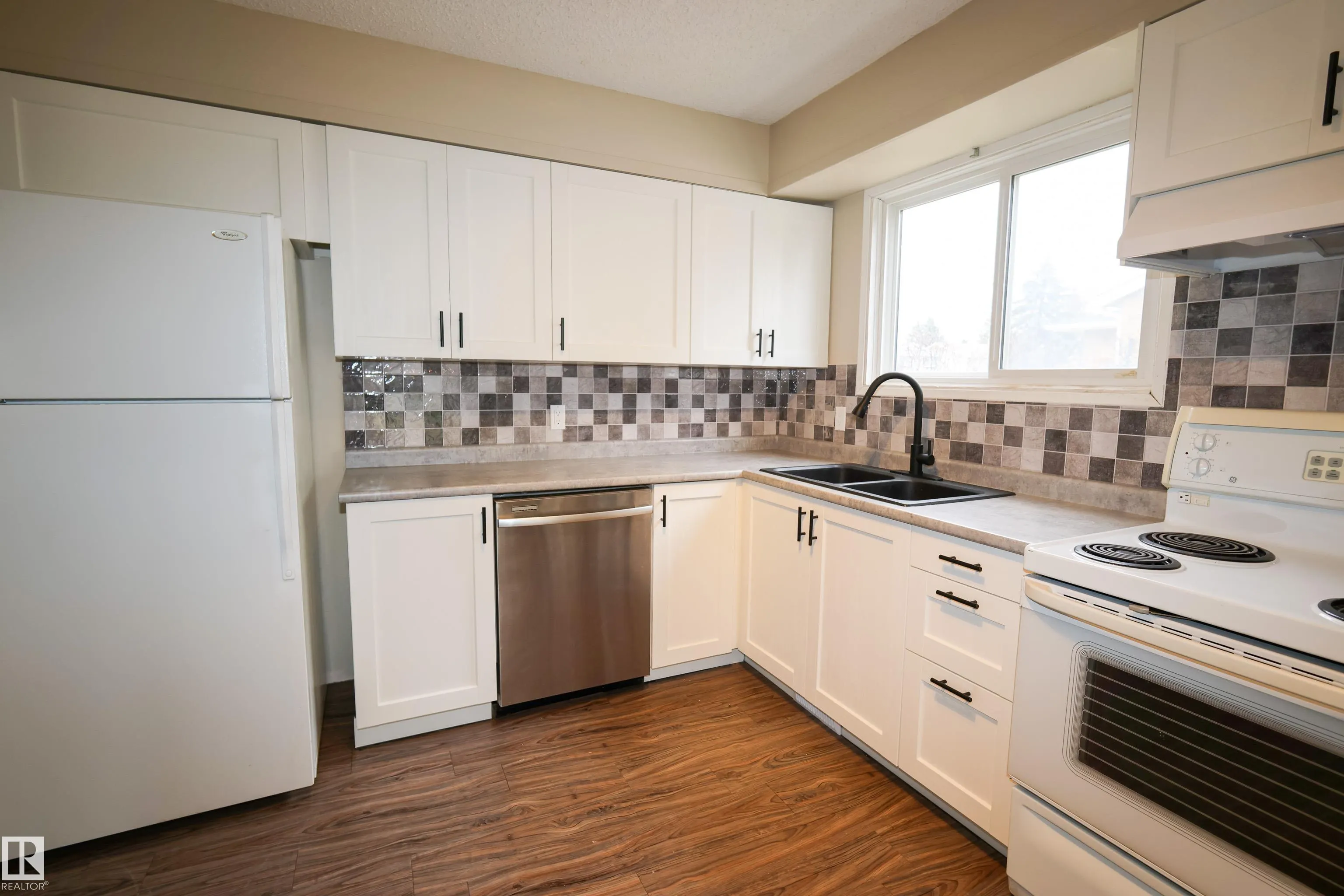 709 GRANDIN Drive