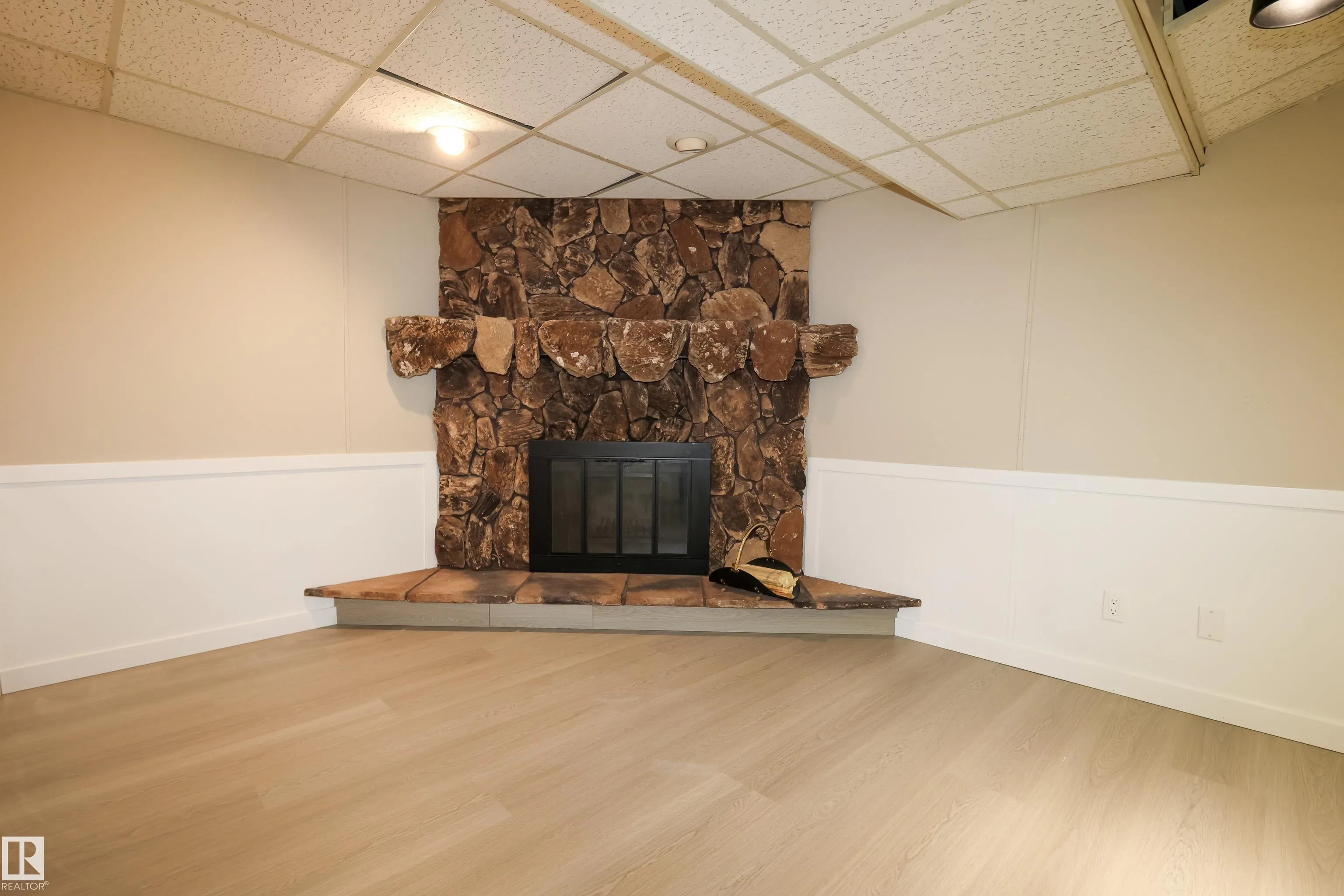 709 GRANDIN Drive