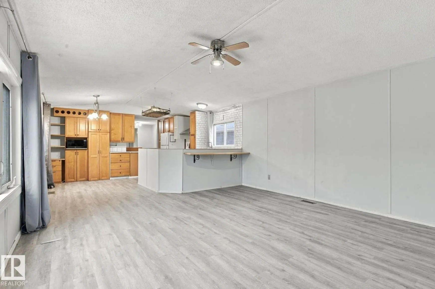 2664 Lakeview Dr