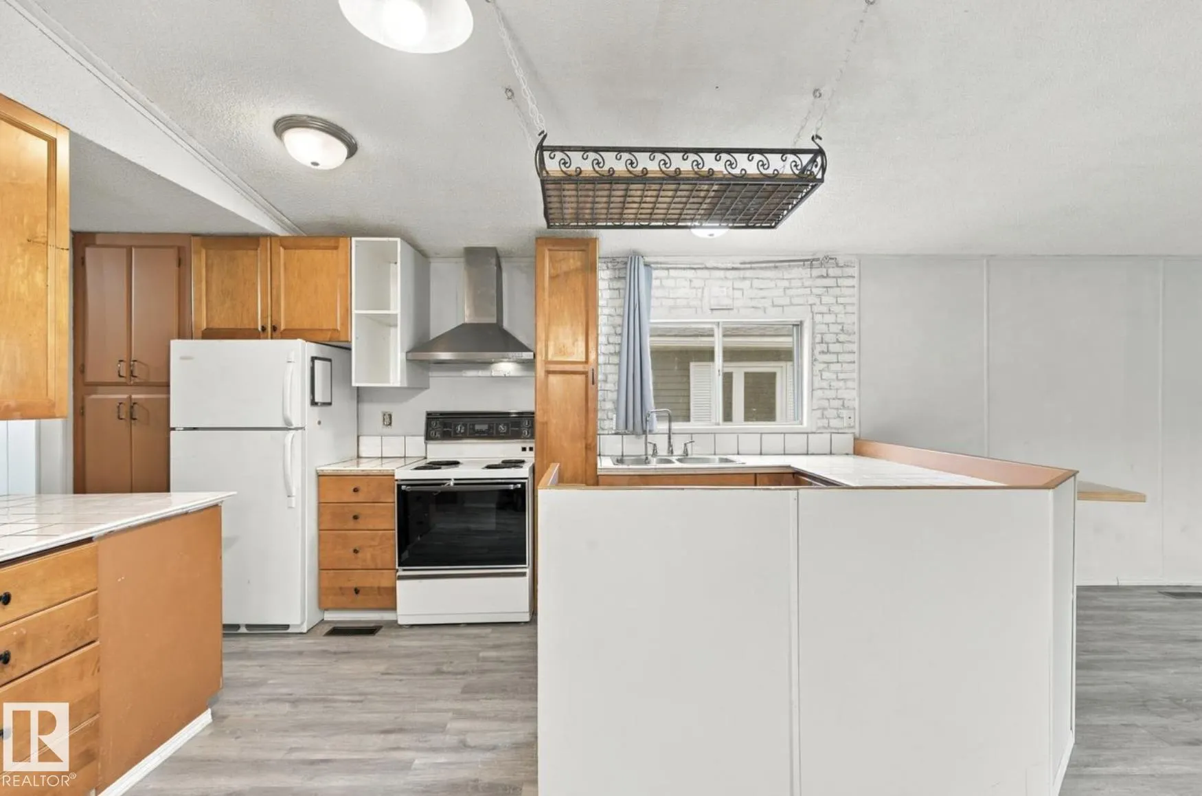 2664 Lakeview Dr