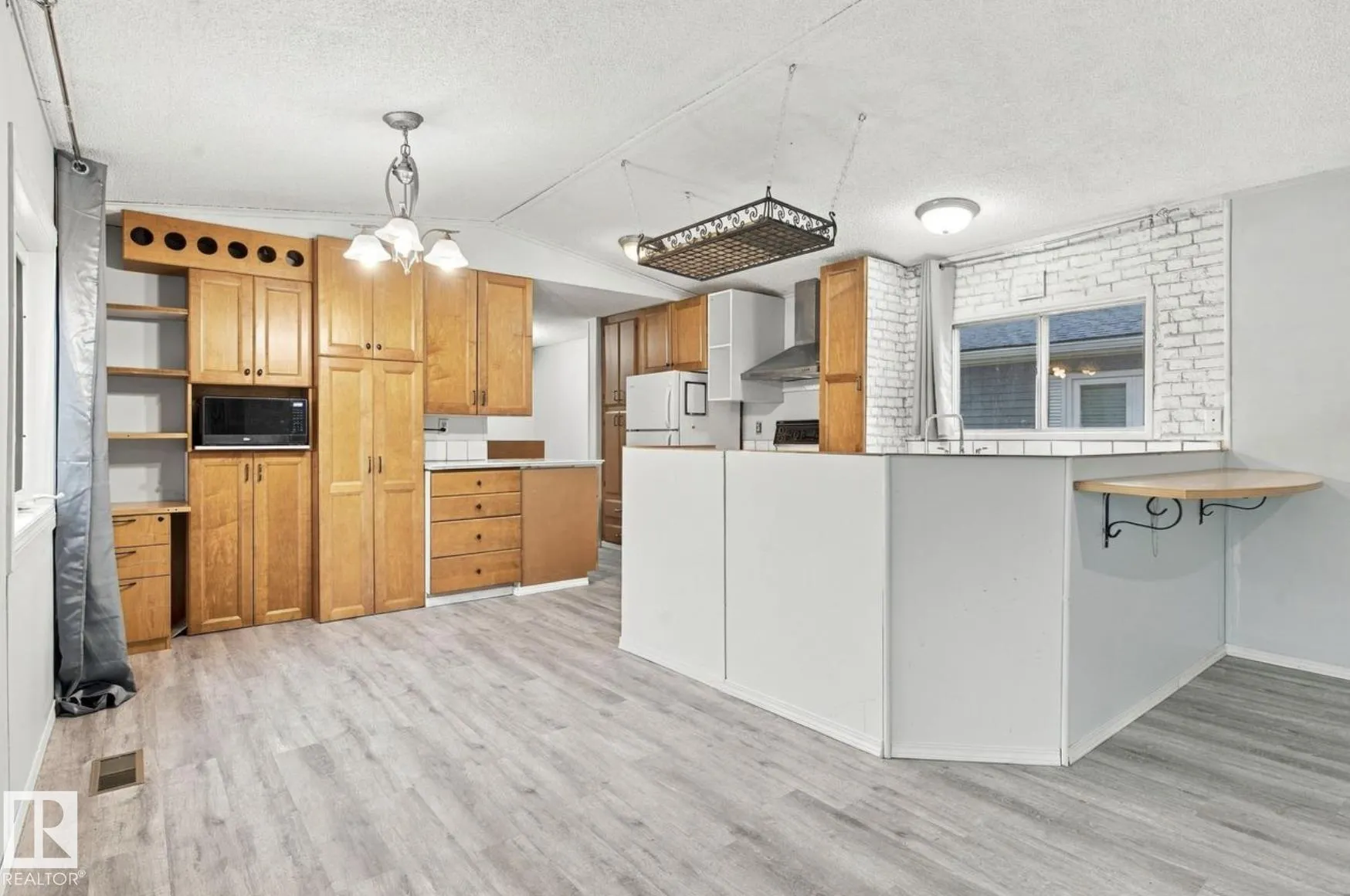 2664 Lakeview Dr